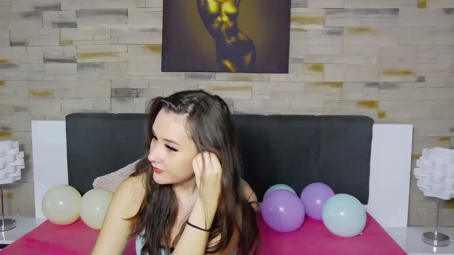 Gallery image thumbnail from Radiance's myfreecams stream on, 12/01/2022, 19:08 image 3 of 20