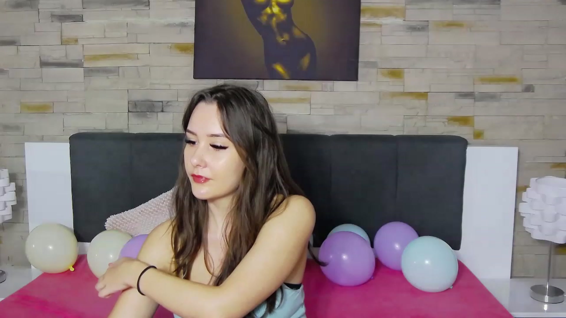 Gallery image thumbnail from Radiance's myfreecams stream on, 12/01/2022, 19:08 image 17 of 20