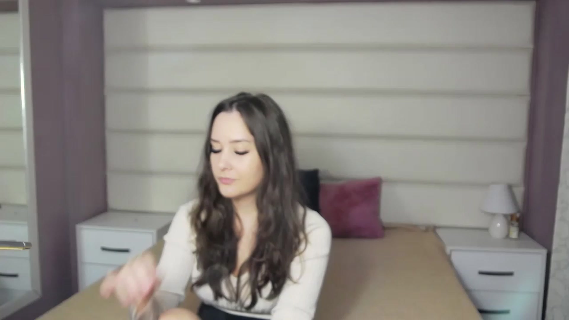 Gallery image thumbnail from Radiance's myfreecams stream on, 12/05/2022, 15:09 image 16 of 20
