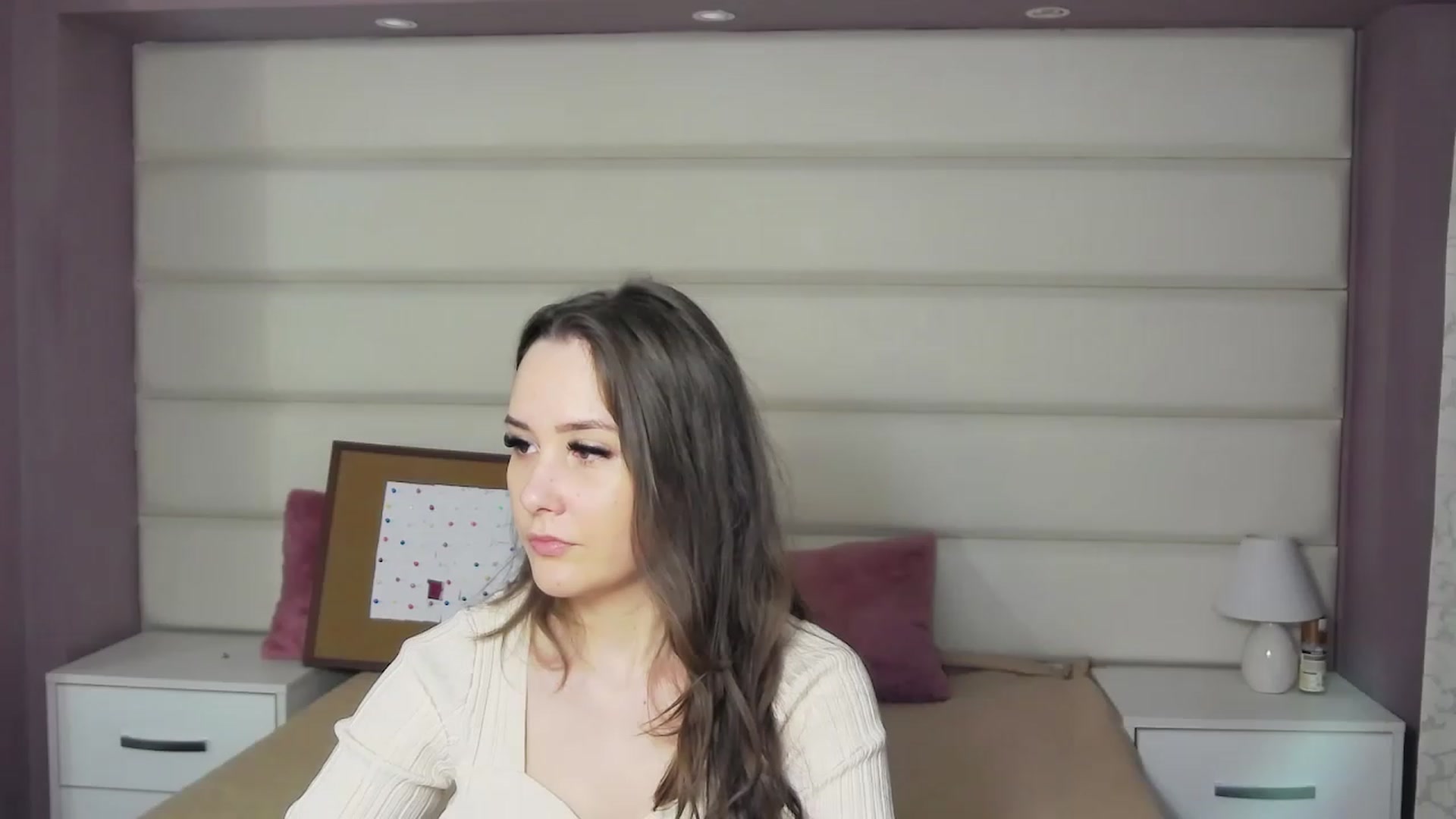 Gallery image thumbnail from Radiance's myfreecams stream on, 12/05/2022, 19:41 image 12 of 20