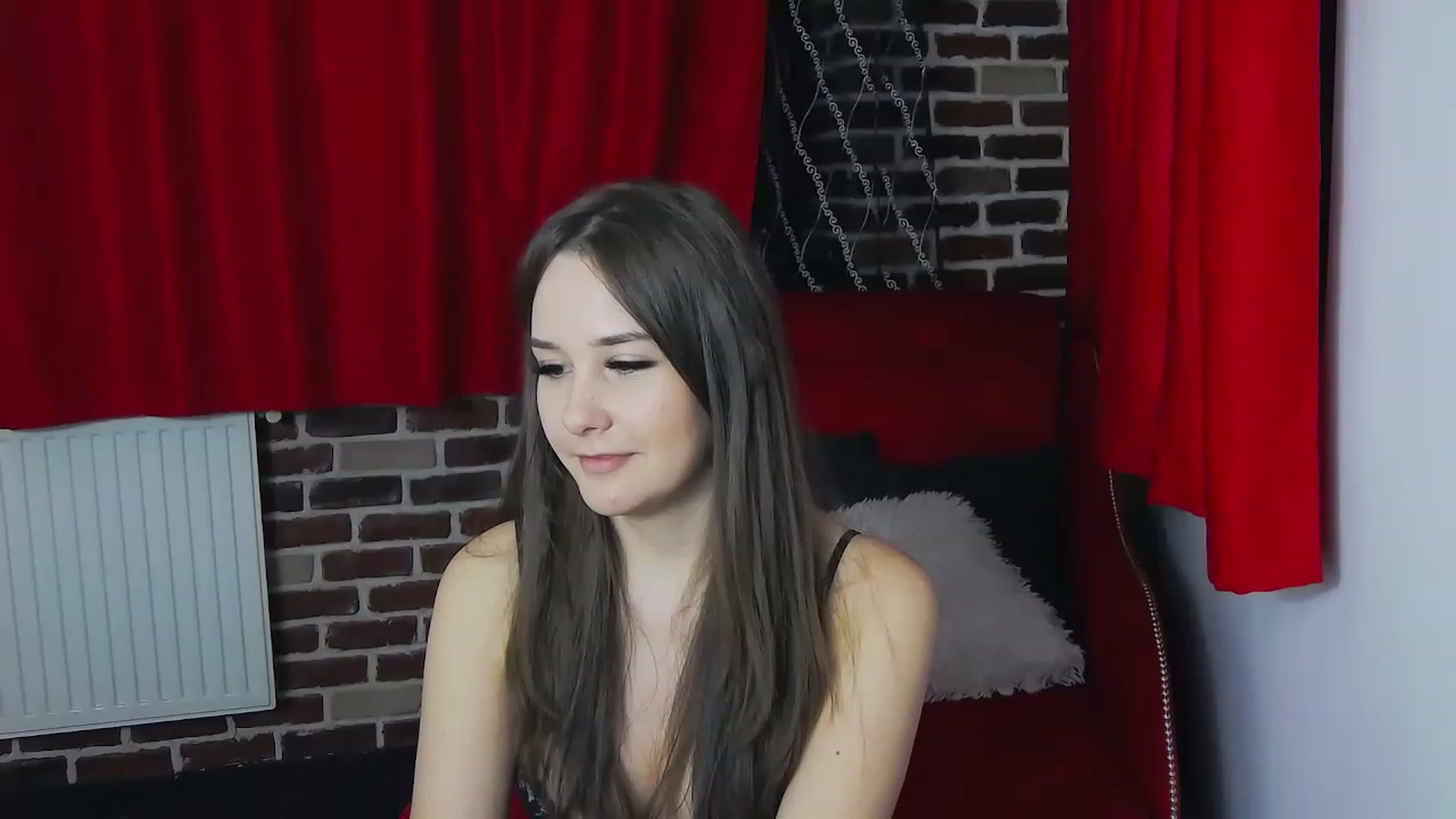 Gallery image thumbnail from Radiance's myfreecams stream on, 12/07/2022, 20:21 image 3 of 20
