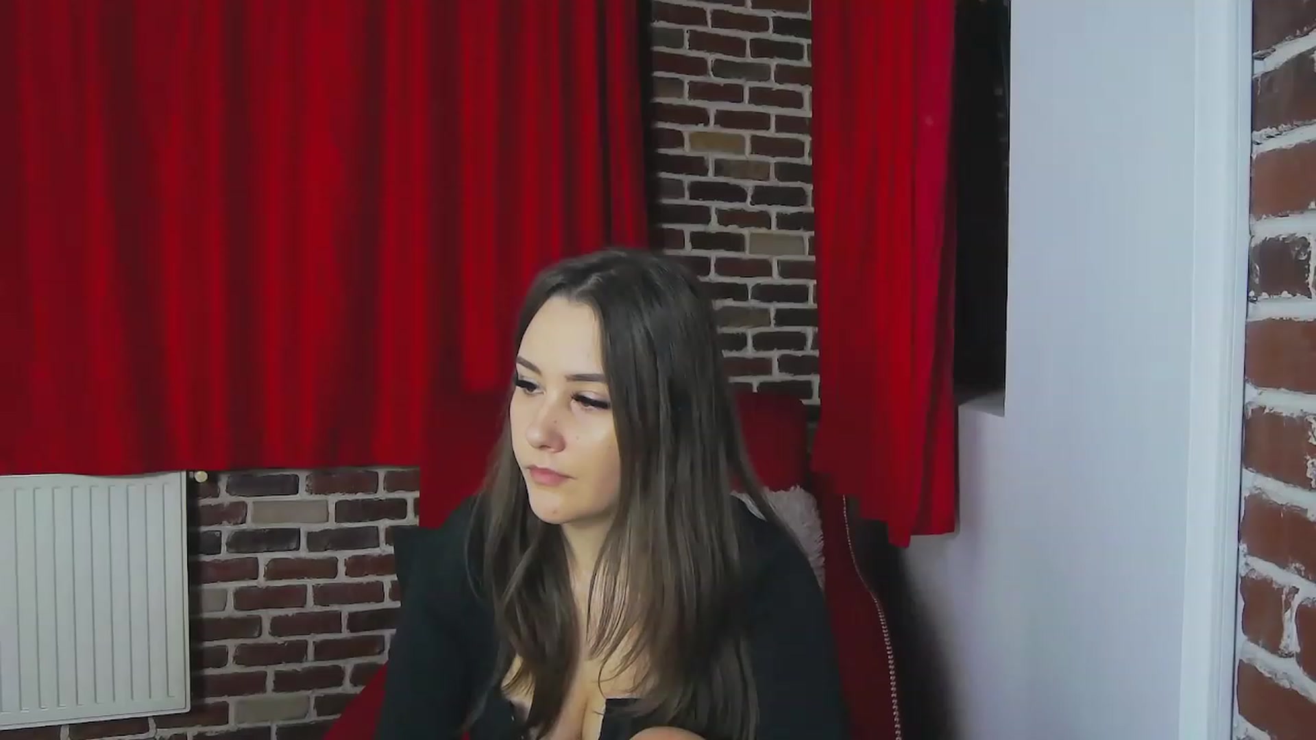 Gallery image thumbnail from Radiance's myfreecams stream on, 12/10/2022, 20:04 image 15 of 20