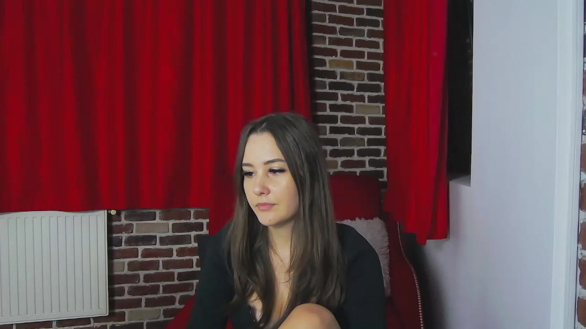 Gallery image thumbnail from Radiance's myfreecams stream on, 12/10/2022, 21:21 image 6 of 20