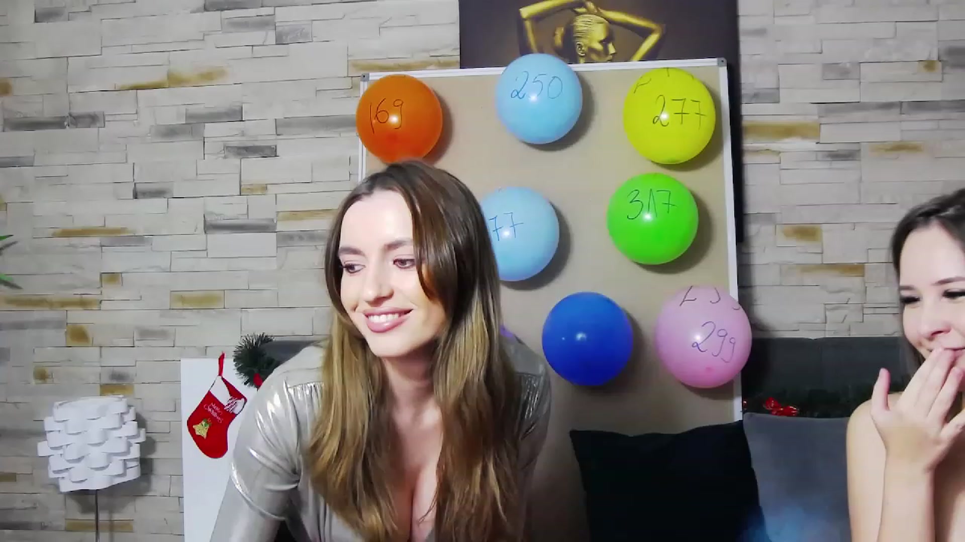 Gallery image thumbnail from Radiance's myfreecams stream on, 12/15/2022, 15:28 image 7 of 20