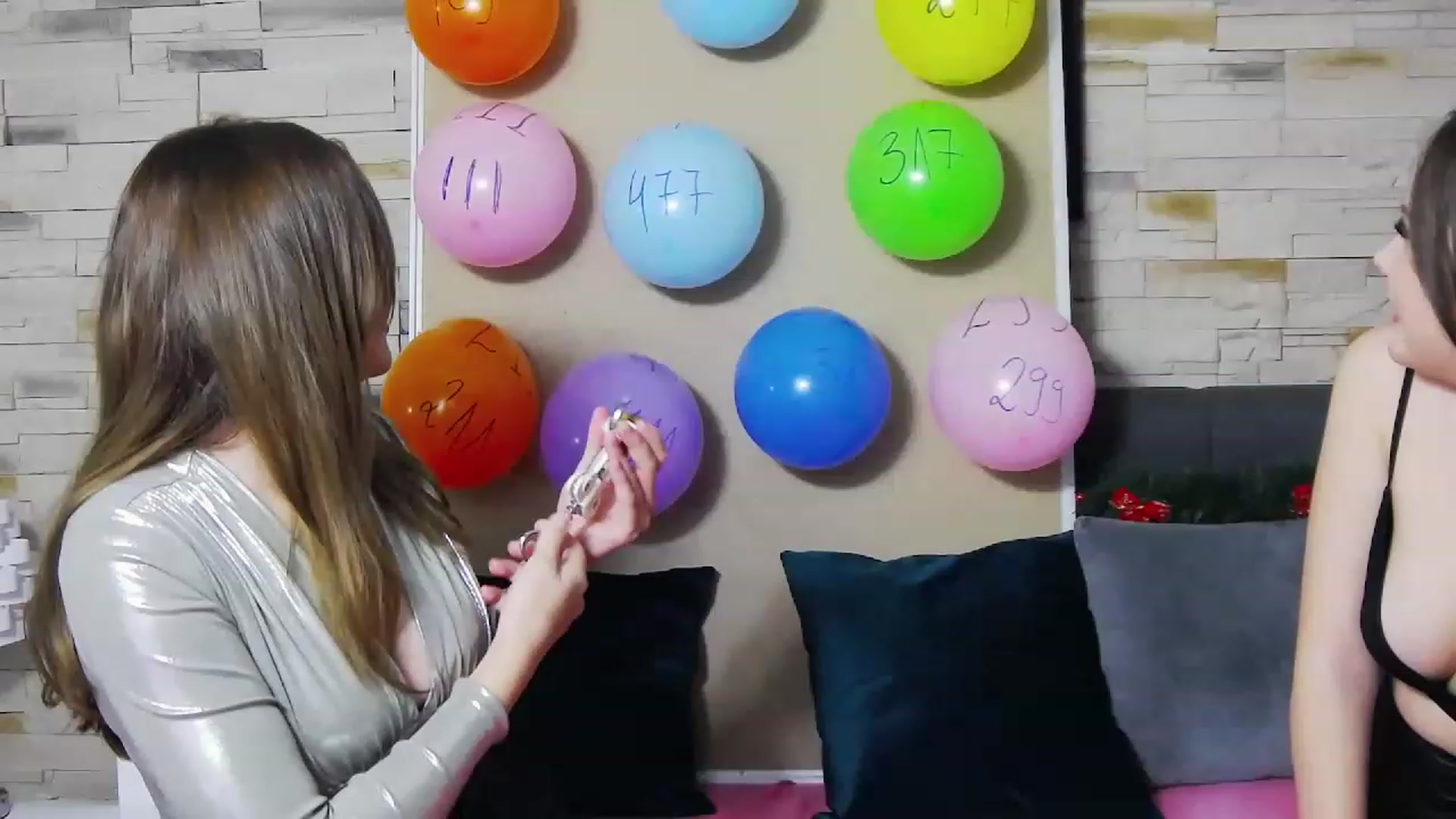 Gallery image thumbnail from Radiance's myfreecams stream on, 12/15/2022, 15:28 image 15 of 20