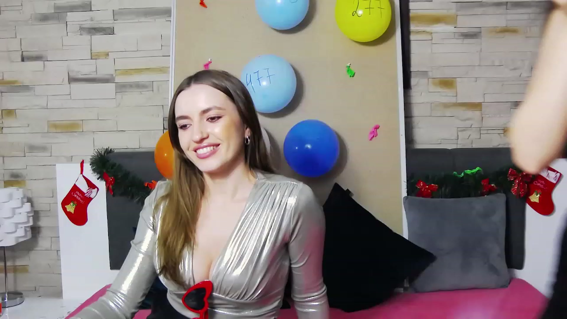 Gallery image thumbnail from Radiance's myfreecams stream on, 12/15/2022, 19:22 image 15 of 20