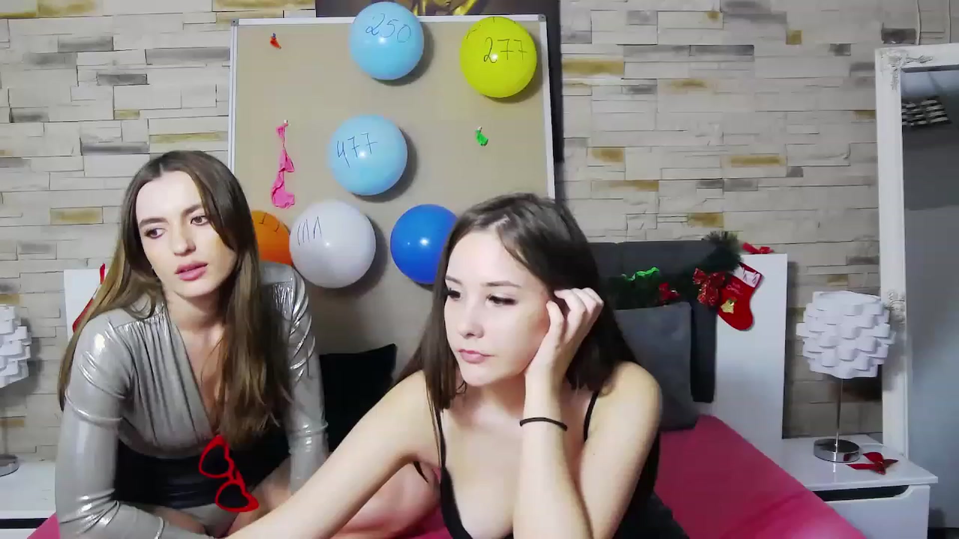 Gallery image thumbnail from Radiance's myfreecams stream on, 12/15/2022, 19:22 image 19 of 20