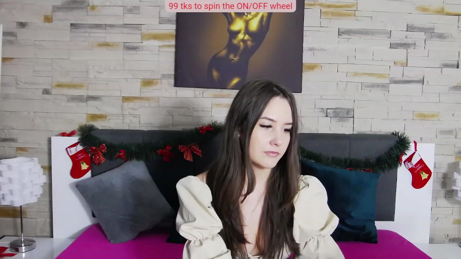 Gallery image thumbnail from Radiance's myfreecams stream on, 12/18/2022, 15:26 image 12 of 20