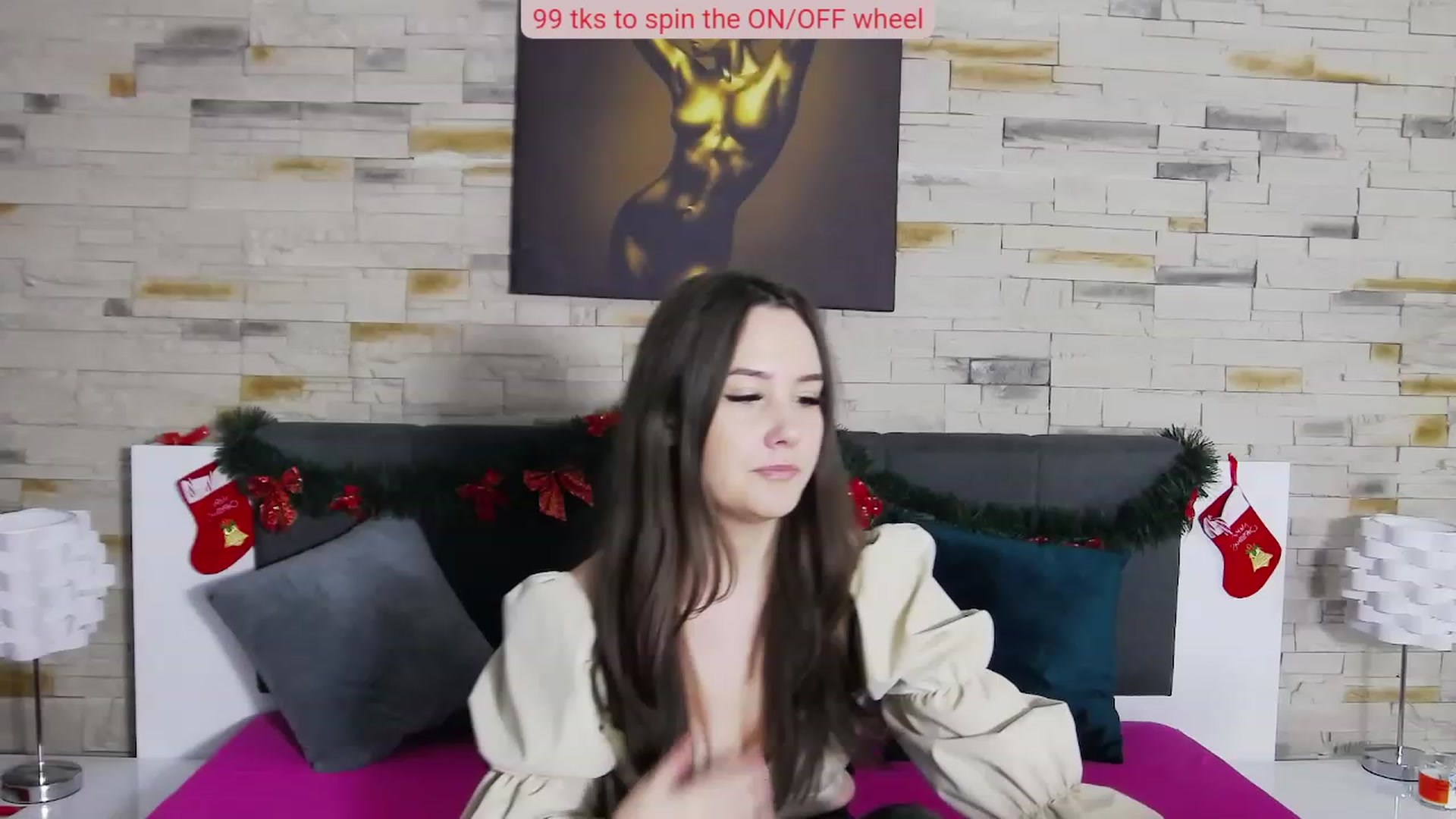 Gallery image thumbnail from Radiance's myfreecams stream on, 12/18/2022, 15:26 image 14 of 20