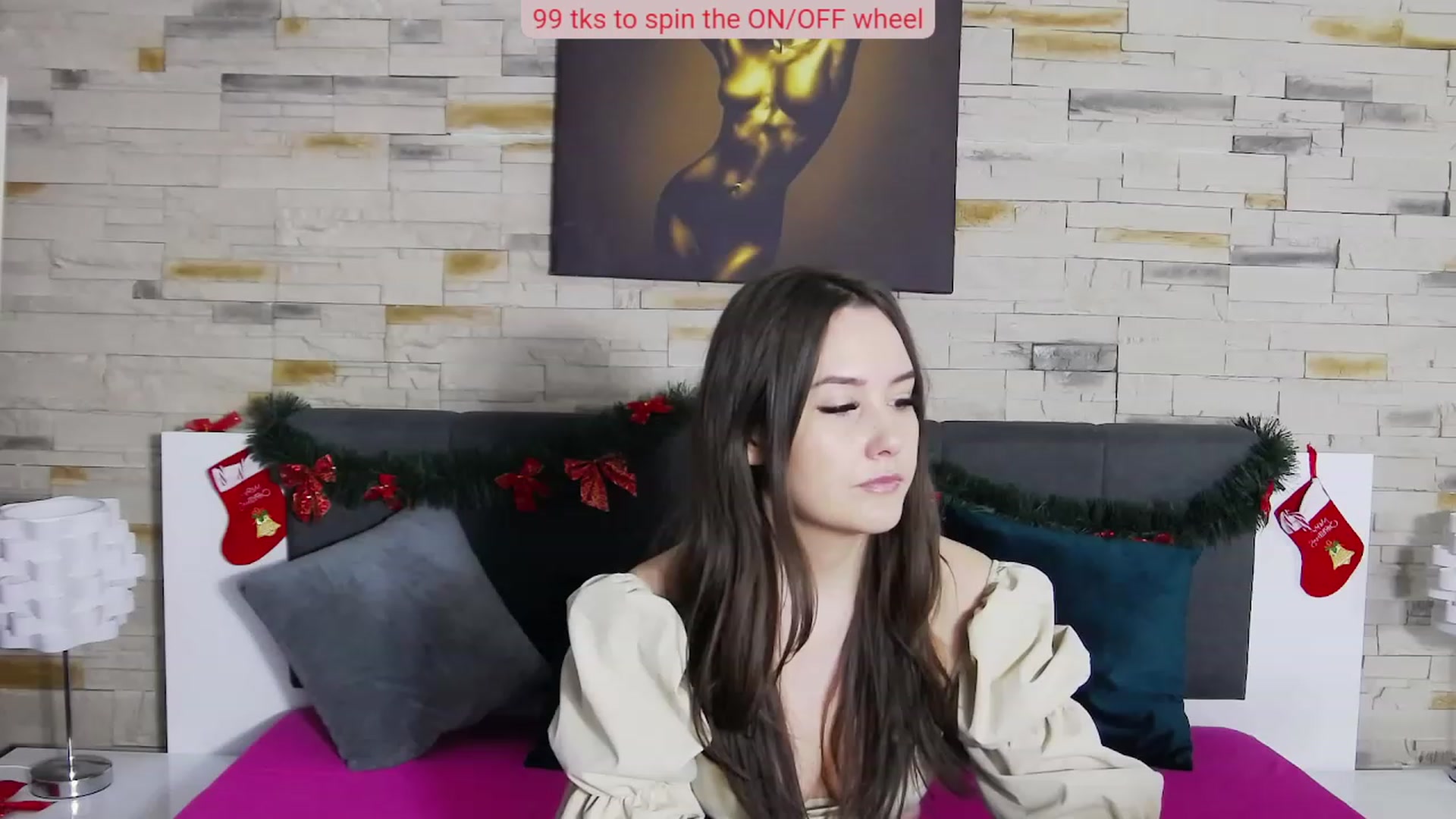 Gallery image thumbnail from Radiance's myfreecams stream on, 12/18/2022, 15:26 image 11 of 20
