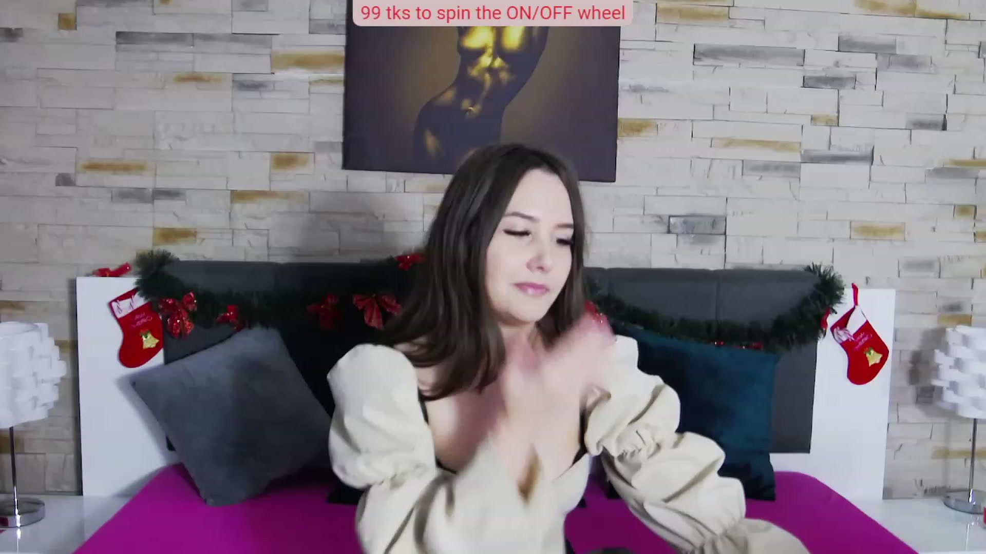 Gallery image thumbnail from Radiance's myfreecams stream on, 12/18/2022, 15:26 image 6 of 20