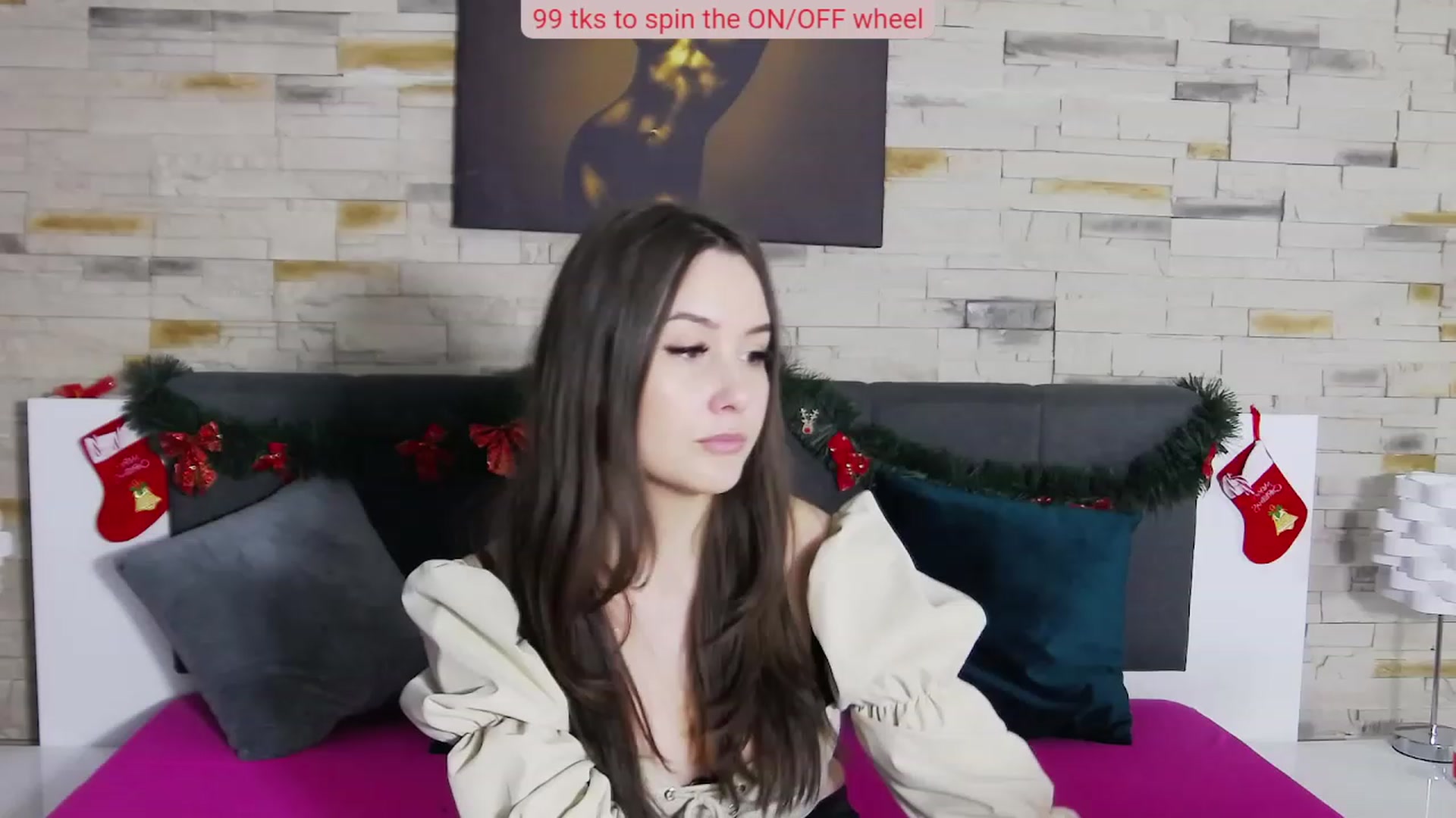 Gallery image thumbnail from Radiance's myfreecams stream on, 12/18/2022, 15:40 image 7 of 20