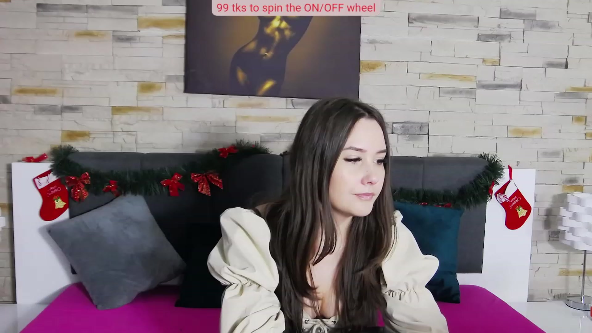 Gallery image thumbnail from Radiance's myfreecams stream on, 12/18/2022, 15:40 image 4 of 20