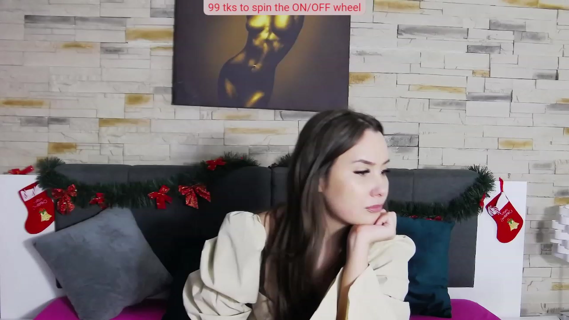Gallery image thumbnail from Radiance's myfreecams stream on, 12/18/2022, 17:45 image 9 of 20