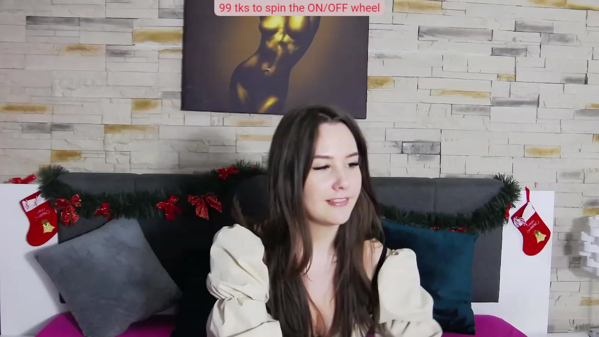 Gallery image thumbnail from Radiance's myfreecams stream on, 12/18/2022, 17:45 image 10 of 20