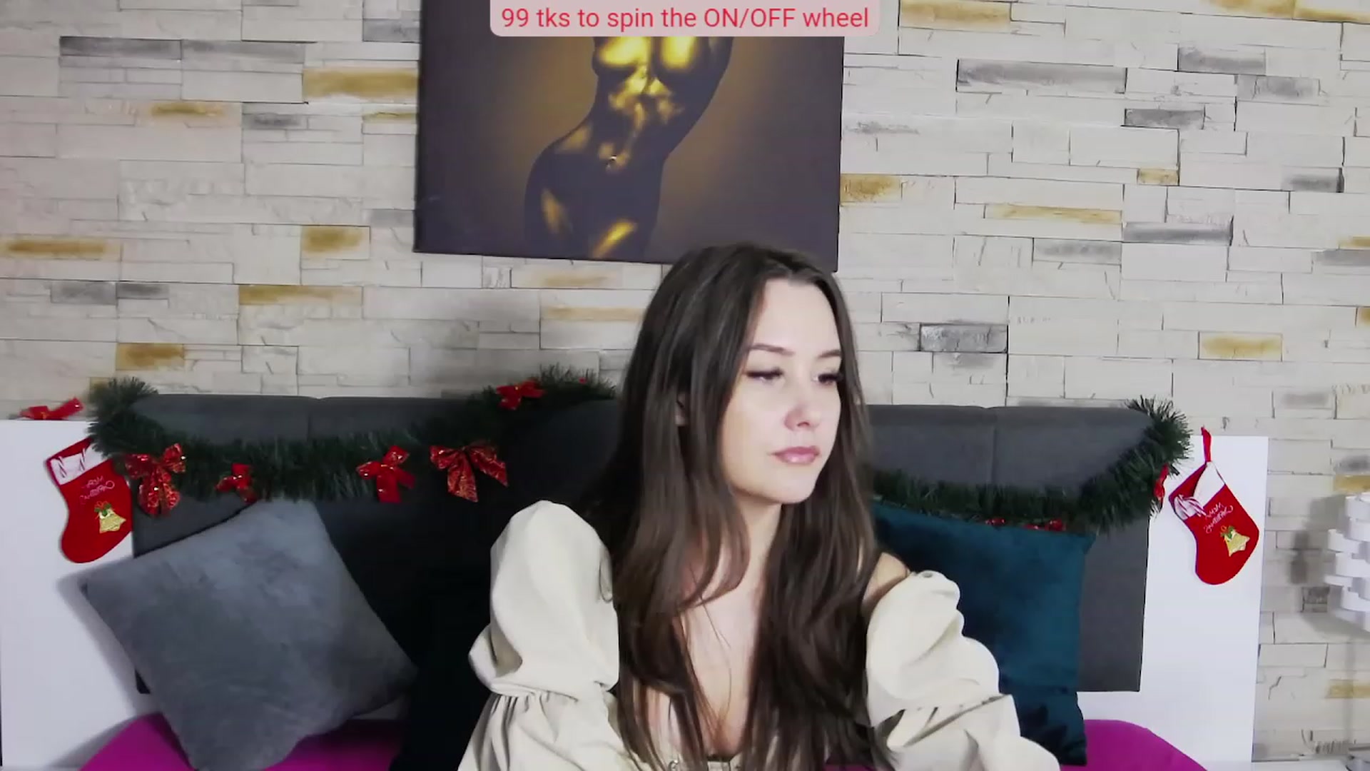 Gallery image thumbnail from Radiance's myfreecams stream on, 12/18/2022, 17:45 image 4 of 20