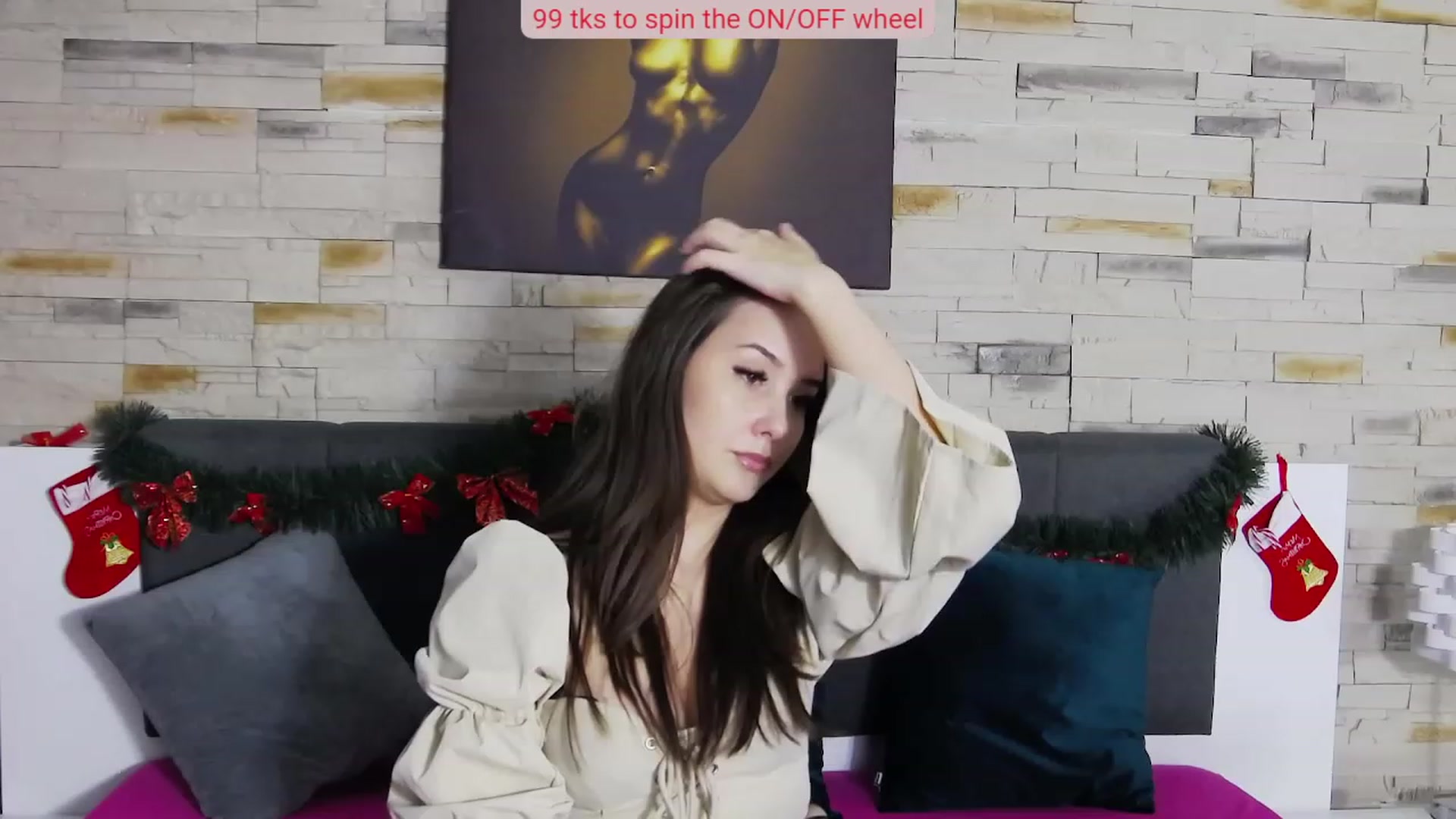 Gallery image thumbnail from Radiance's myfreecams stream on, 12/18/2022, 17:45 image 5 of 20