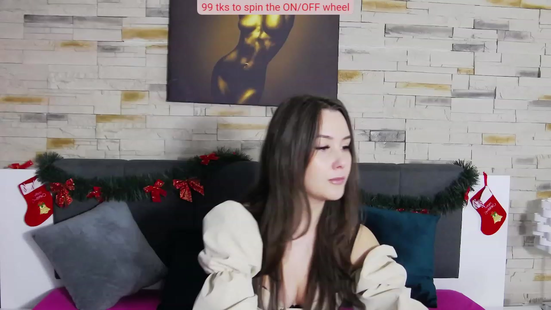Gallery image thumbnail from Radiance's myfreecams stream on, 12/18/2022, 17:45 image 6 of 20