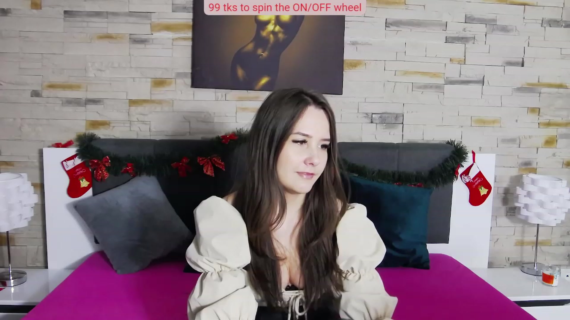 Gallery image thumbnail from Radiance's myfreecams stream on, 12/18/2022, 18:39 image 7 of 20