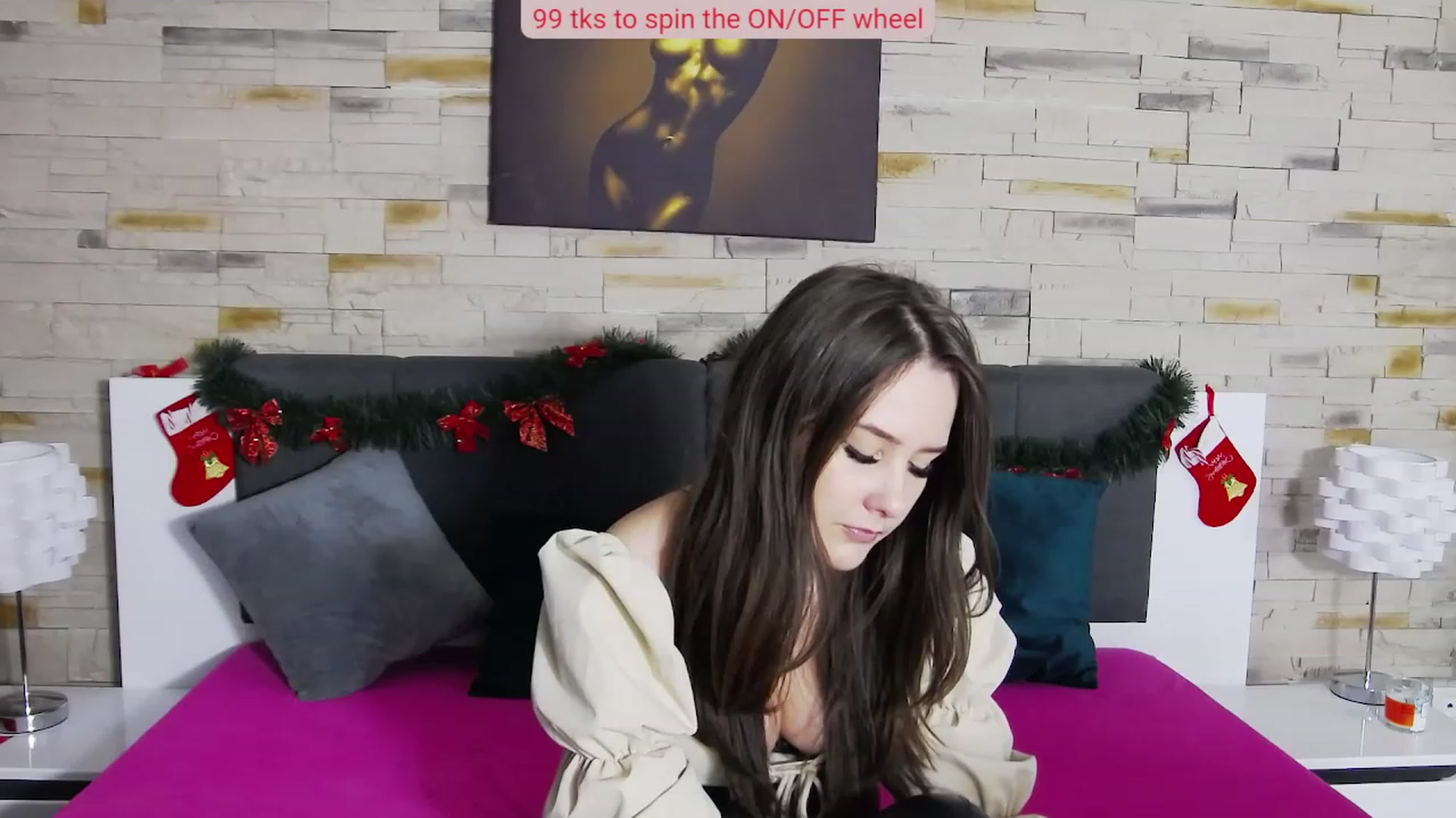 Gallery image thumbnail from Radiance's myfreecams stream on, 12/18/2022, 18:39 image 2 of 20