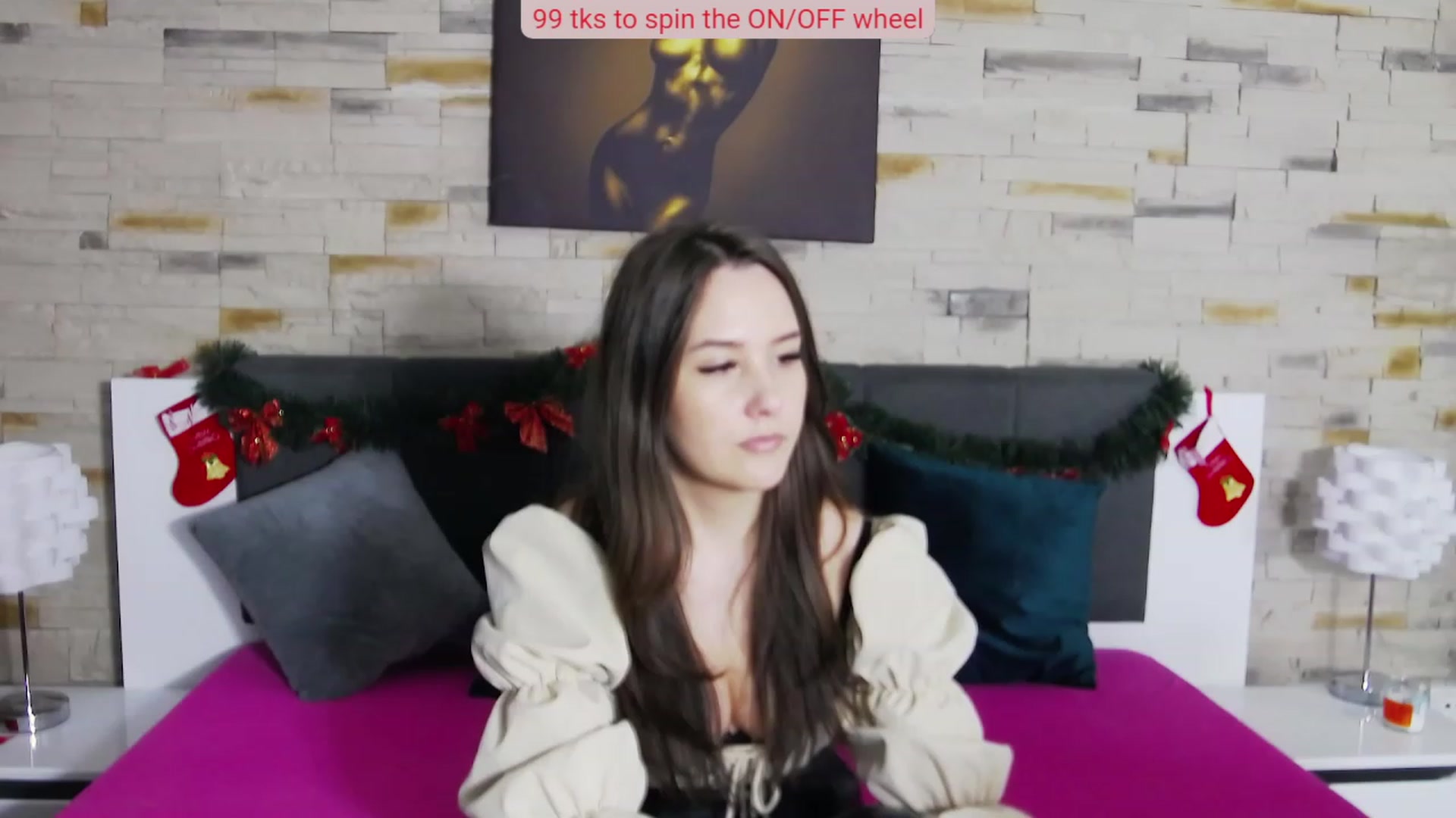 Gallery image thumbnail from Radiance's myfreecams stream on, 12/18/2022, 18:39 image 14 of 20