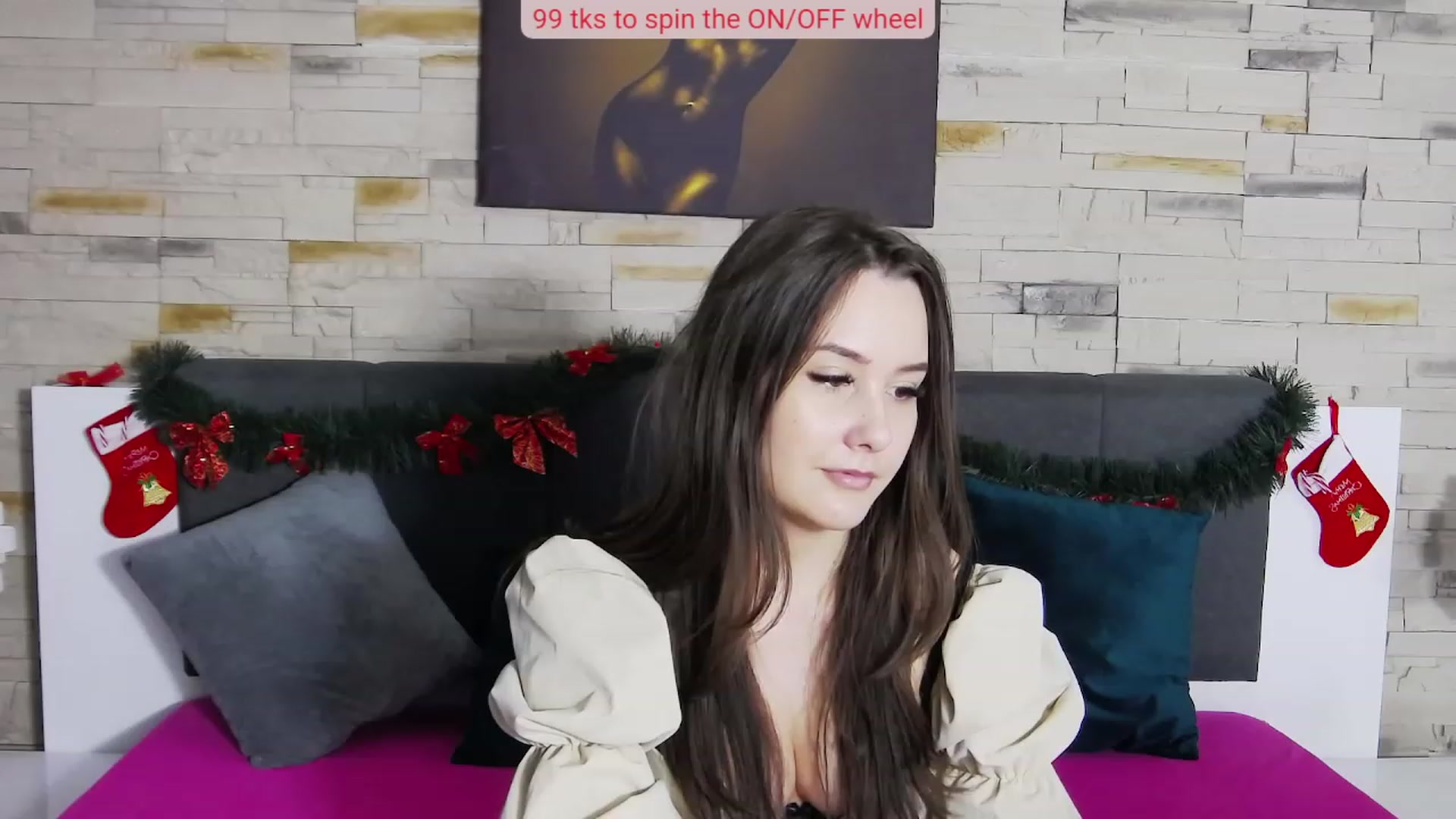 Gallery image thumbnail from Radiance's myfreecams stream on, 12/18/2022, 18:39 image 16 of 20