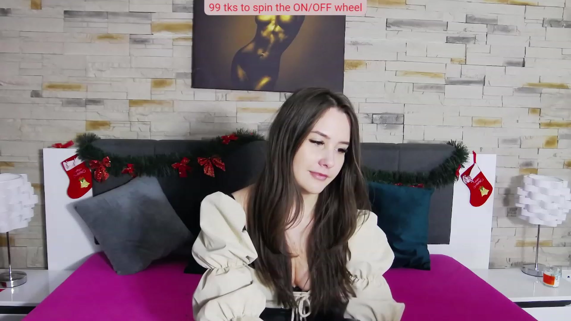 Gallery image thumbnail from Radiance's myfreecams stream on, 12/18/2022, 18:39 image 5 of 20