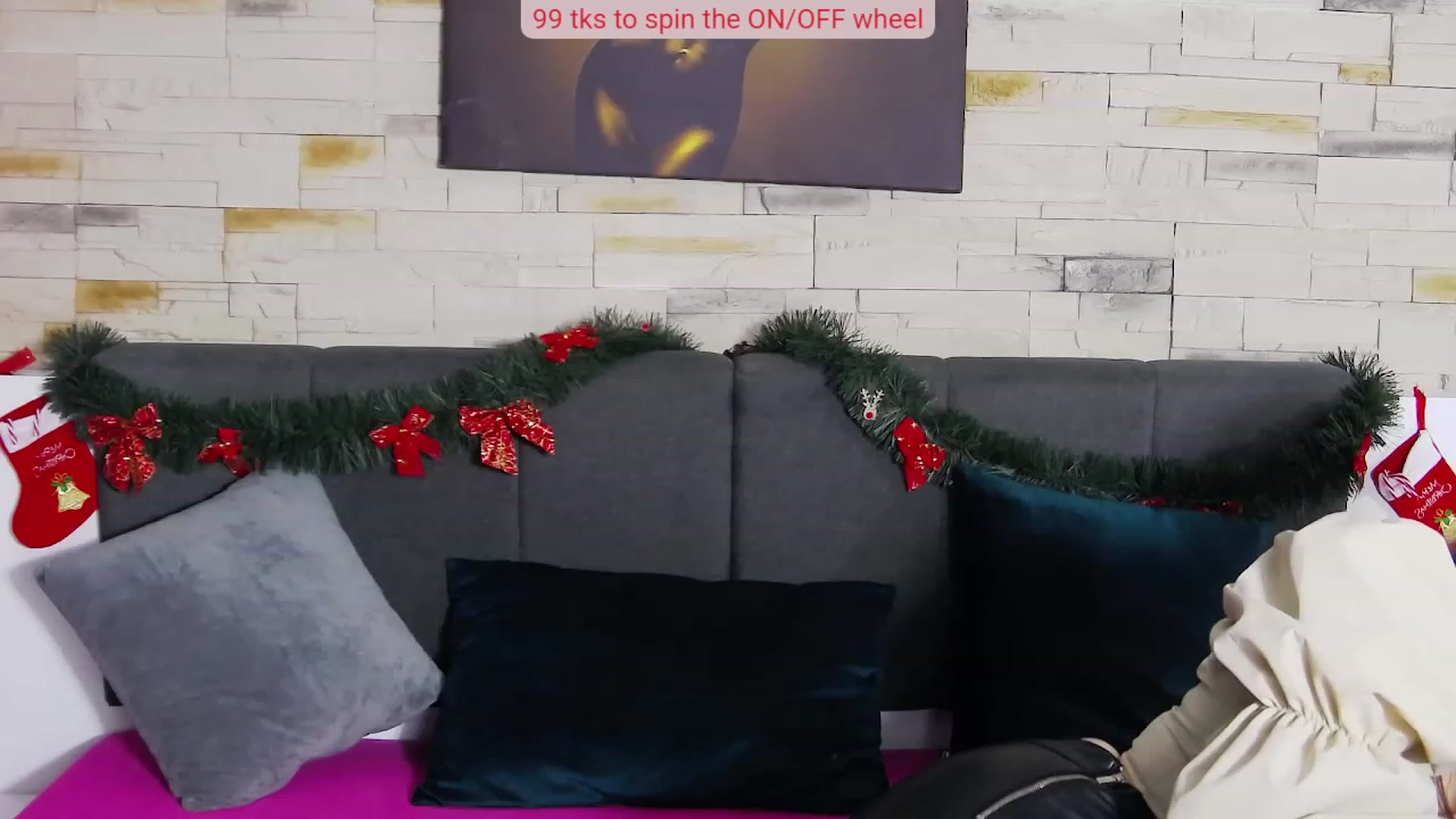 Gallery image thumbnail from Radiance's myfreecams stream on, 12/18/2022, 18:39 image 15 of 20