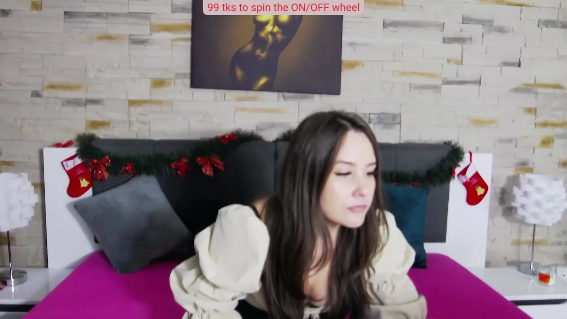 Gallery image thumbnail from Radiance's myfreecams stream on, 12/18/2022, 18:39 image 11 of 20