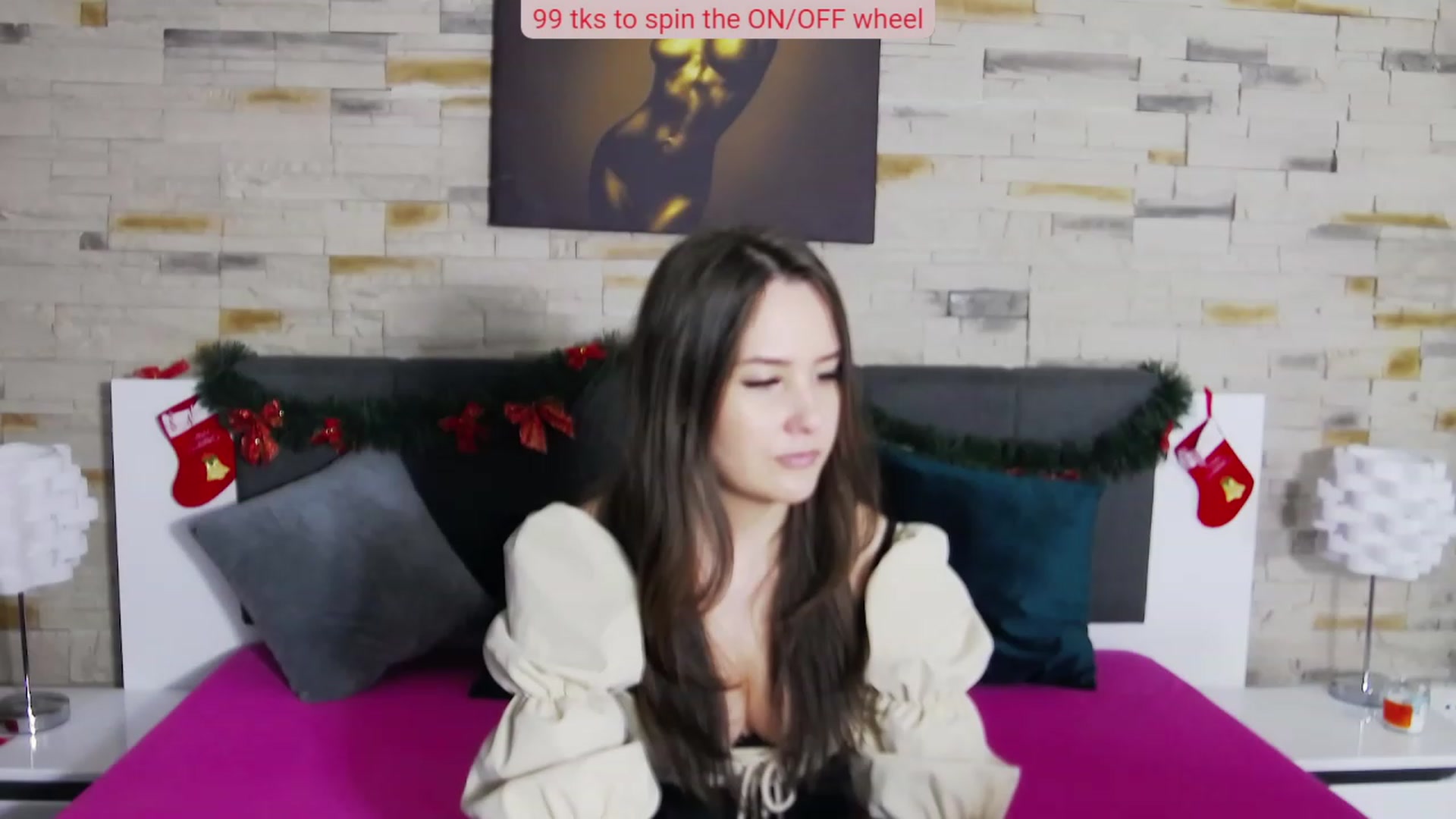 Gallery image thumbnail from Radiance's myfreecams stream on, 12/18/2022, 18:39 image 10 of 20