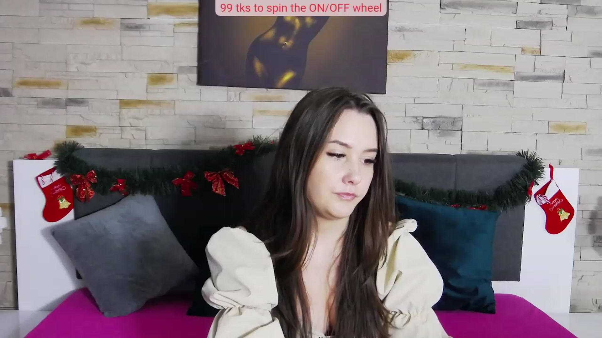 Gallery image thumbnail from Radiance's myfreecams stream on, 12/18/2022, 18:39 image 19 of 20