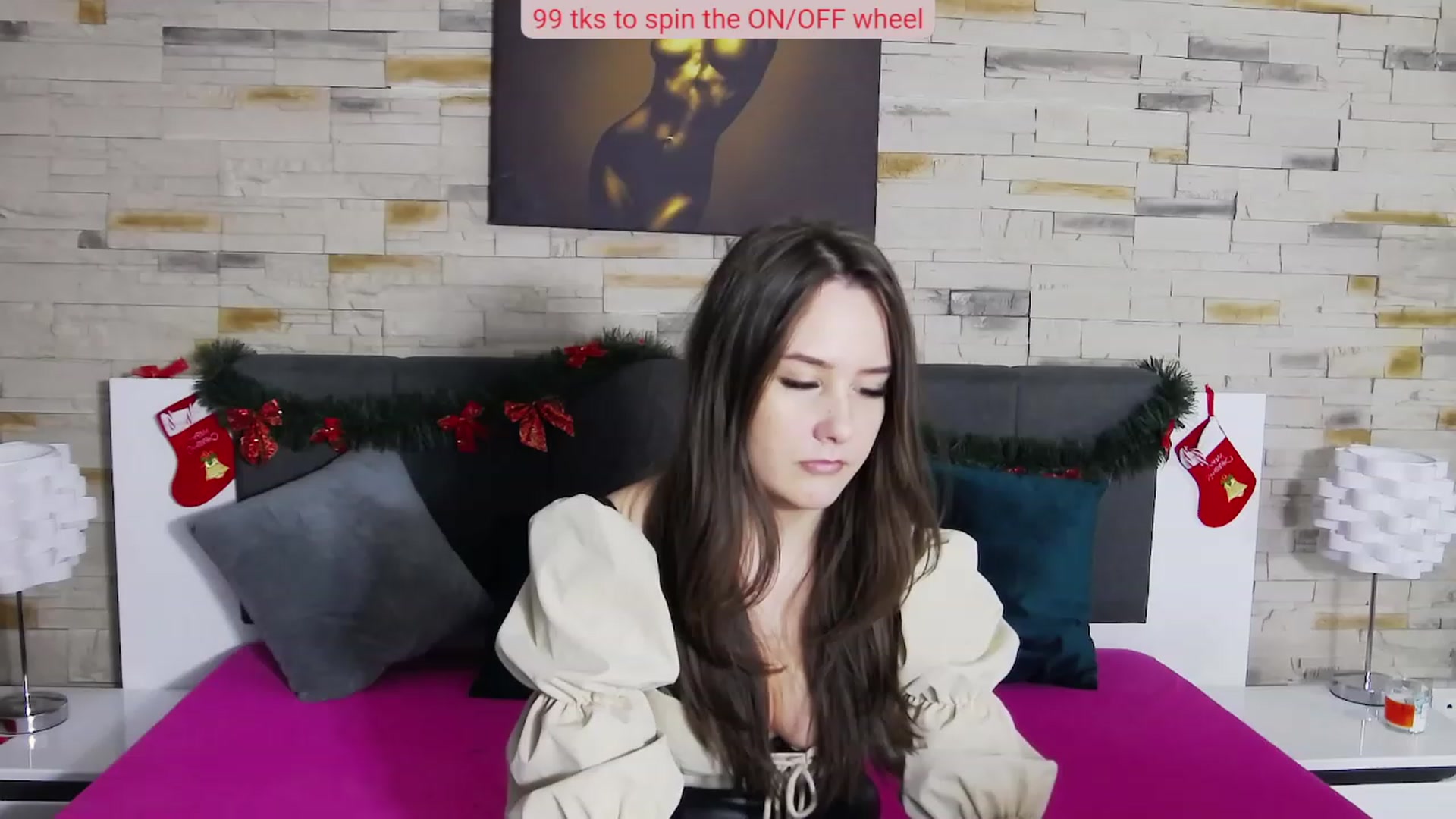 Gallery image thumbnail from Radiance's myfreecams stream on, 12/18/2022, 18:39 image 6 of 20