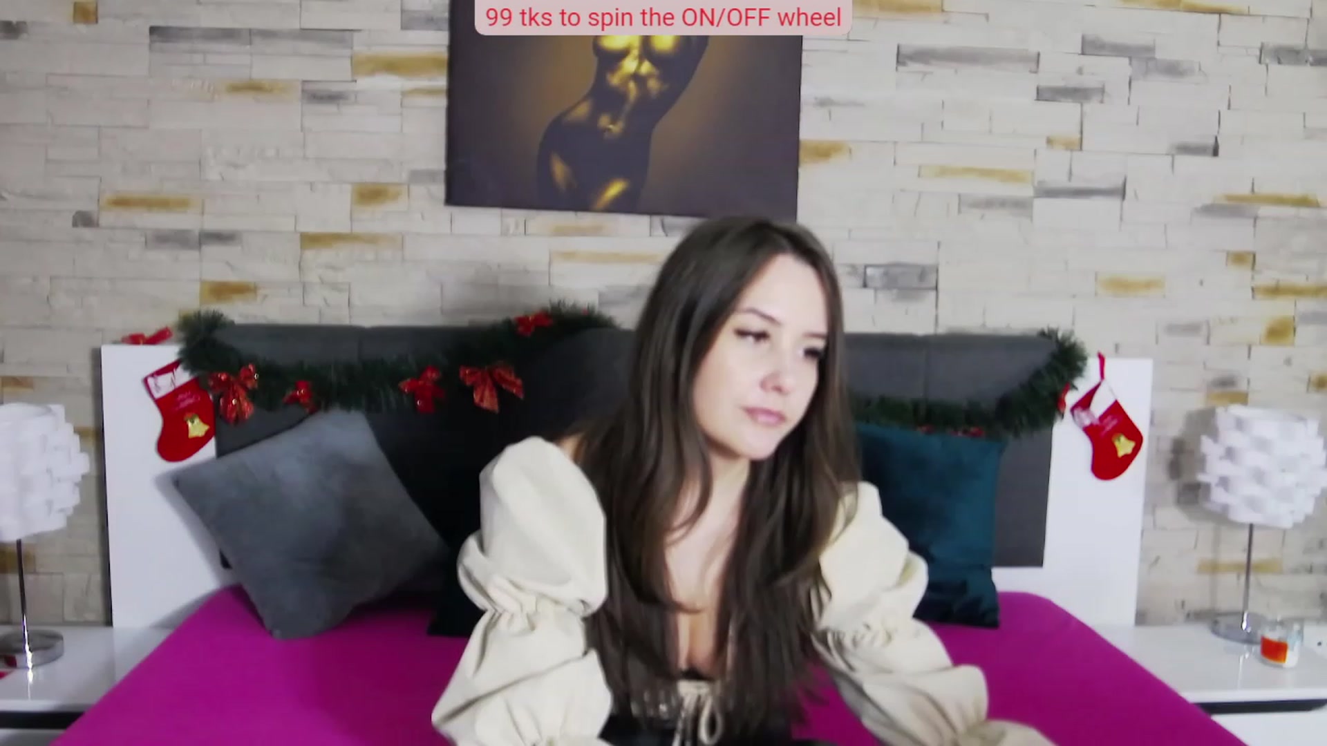 Gallery image thumbnail from Radiance's myfreecams stream on, 12/18/2022, 18:39 image 13 of 20