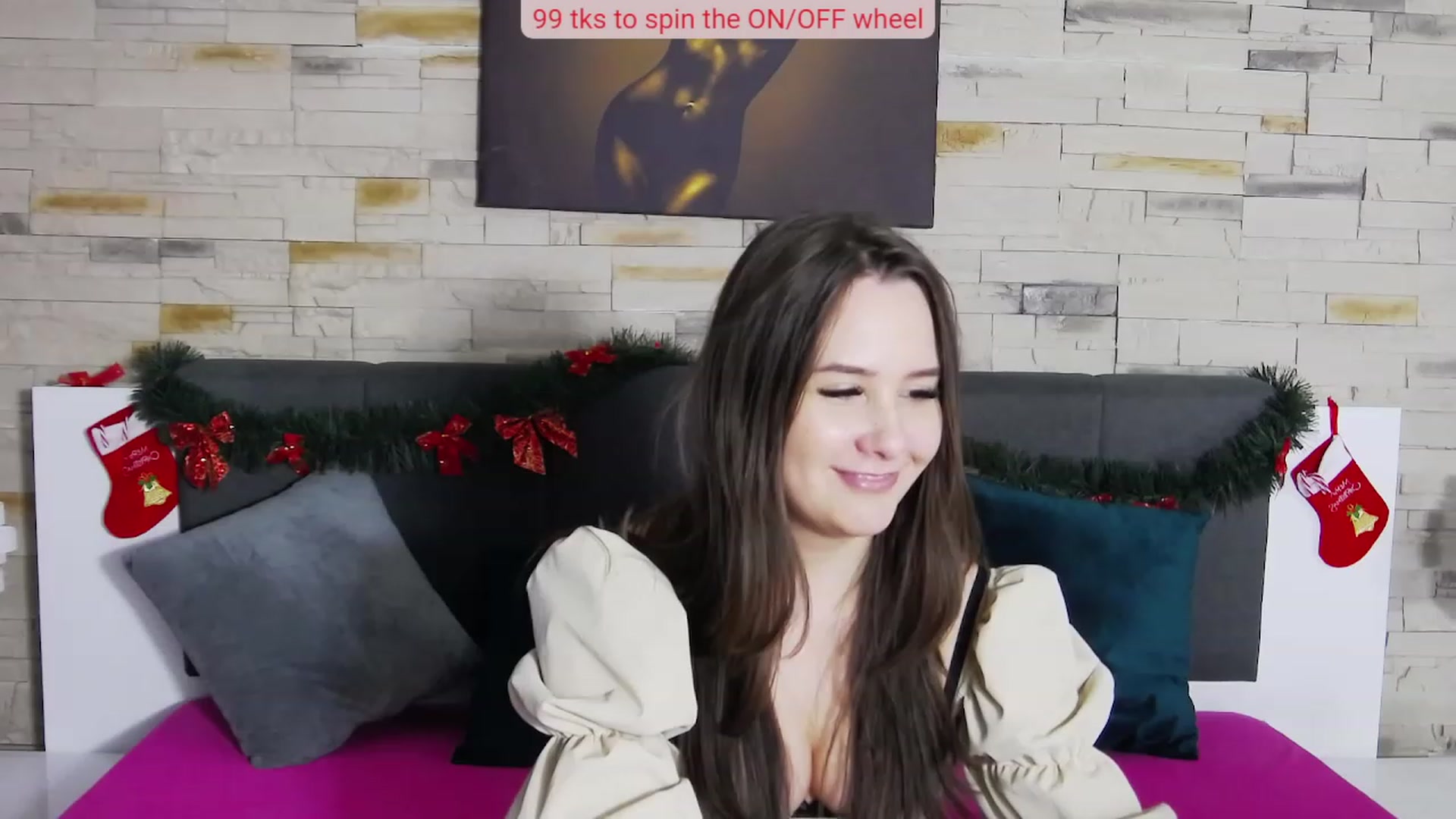 Gallery image thumbnail from Radiance's myfreecams stream on, 12/18/2022, 18:39 image 17 of 20
