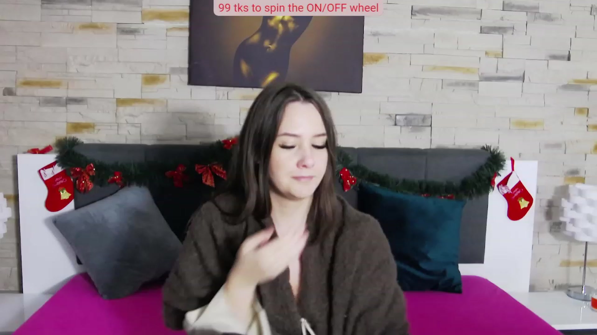 Gallery image thumbnail from Radiance's myfreecams stream on, 12/18/2022, 20:37 image 12 of 20