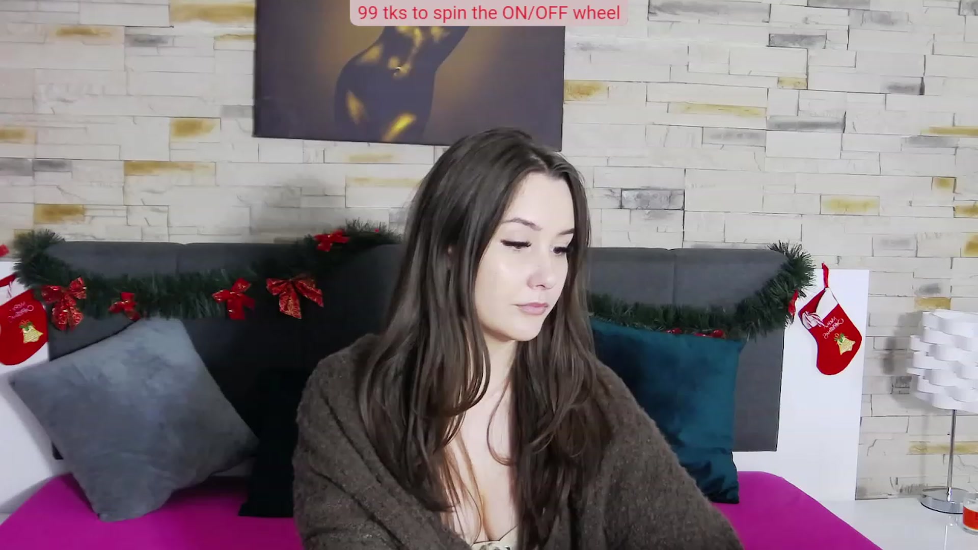 Gallery image thumbnail from Radiance's myfreecams stream on, 12/18/2022, 20:37 image 16 of 20