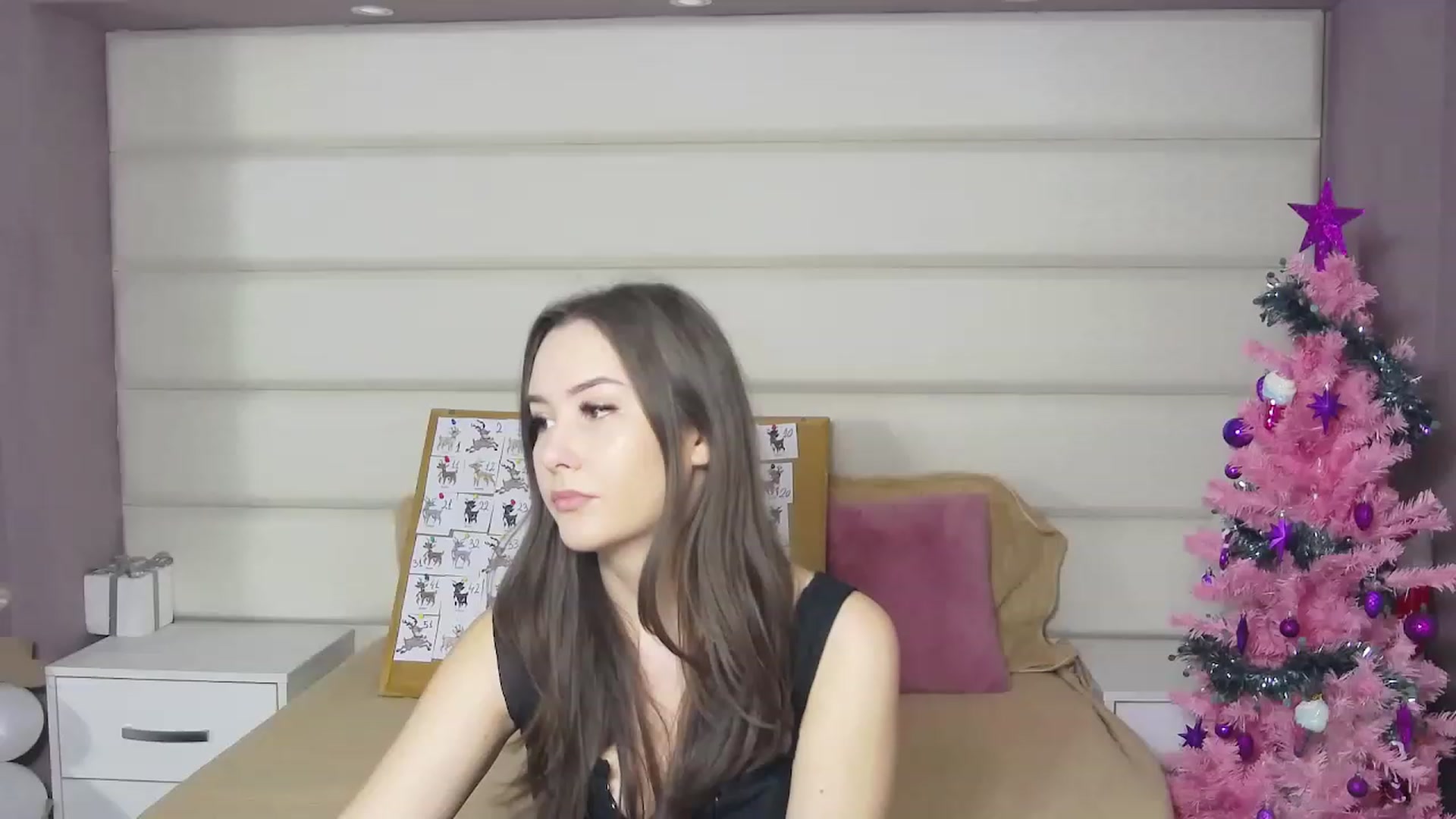 Gallery image thumbnail from Radiance's myfreecams stream on, 12/19/2022, 14:48 image 3 of 20