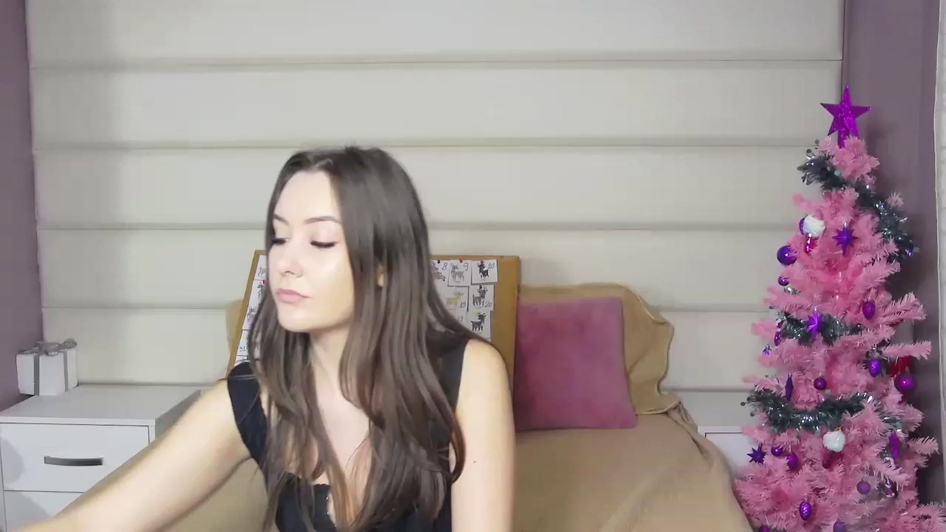 Gallery image thumbnail from Radiance's myfreecams stream on, 12/19/2022, 16:32 image 8 of 20