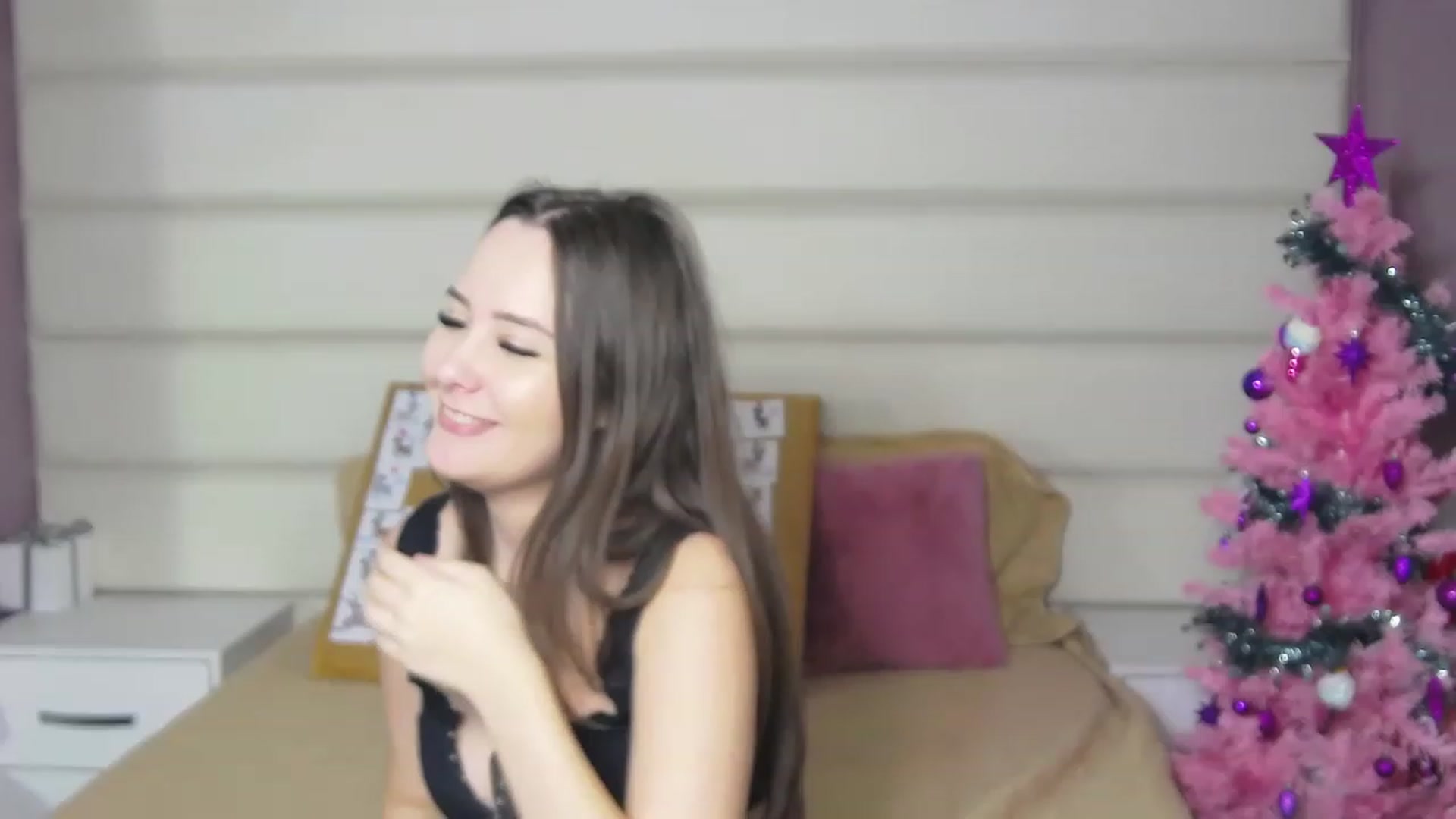 Gallery image thumbnail from Radiance's myfreecams stream on, 12/19/2022, 18:37 image 8 of 20