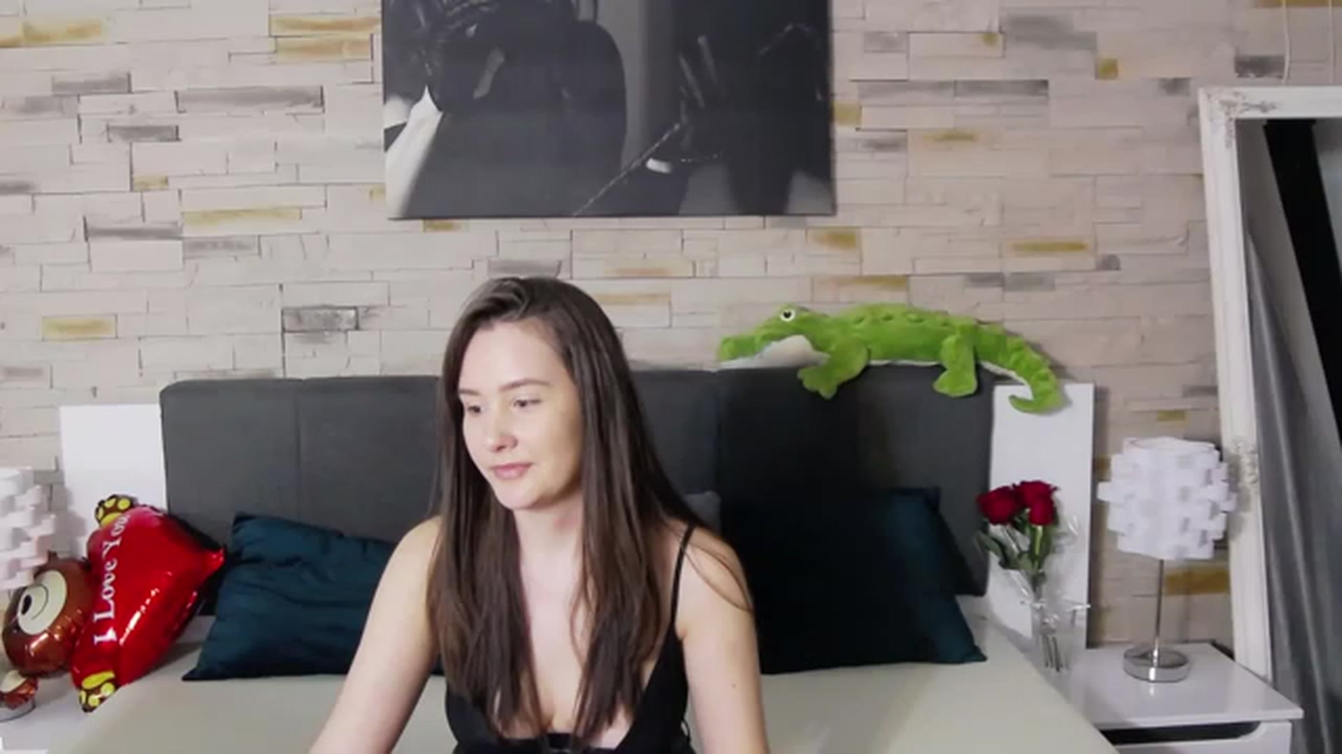 Gallery image thumbnail from Radiance's myfreecams stream on, 02/17/2023, 20:31 image 19 of 20