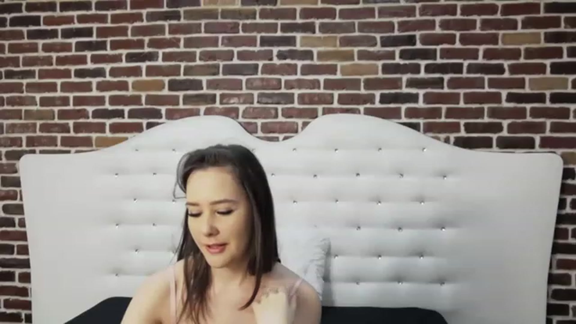 Gallery image thumbnail from Radiance's myfreecams stream on, 03/03/2023, 18:14 image 15 of 20