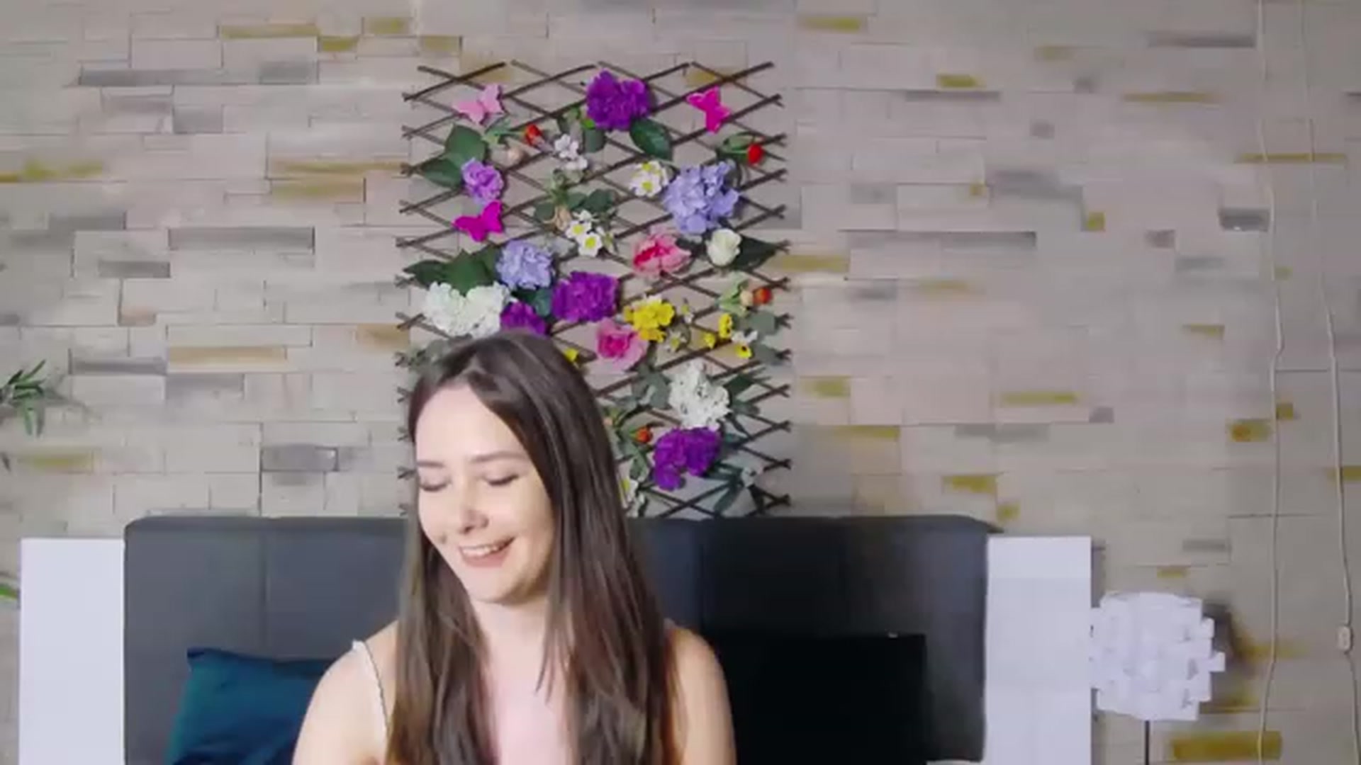 Gallery image thumbnail from Radiance's myfreecams stream on, 03/12/2023, 16:16 image 14 of 20