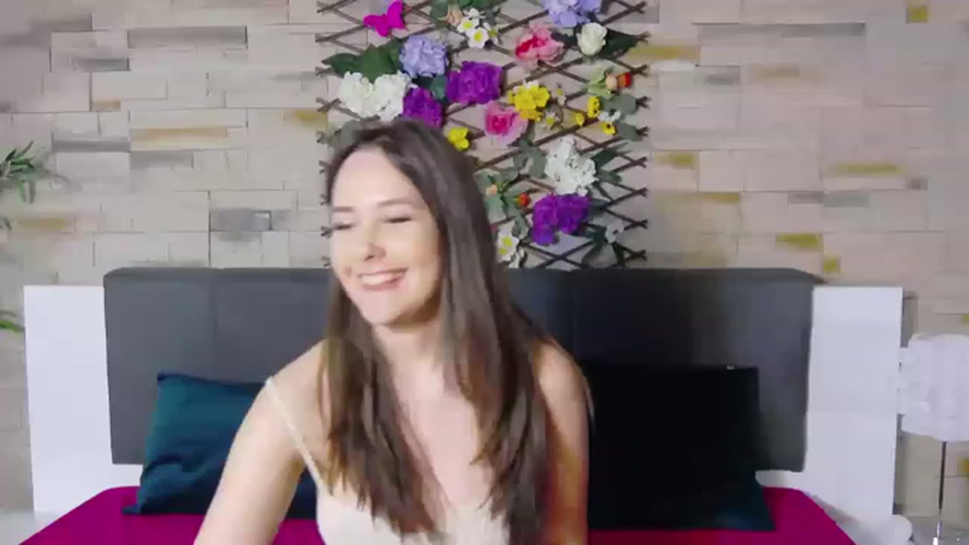 Gallery image thumbnail from Radiance's myfreecams stream on, 03/12/2023, 16:16 image 7 of 20