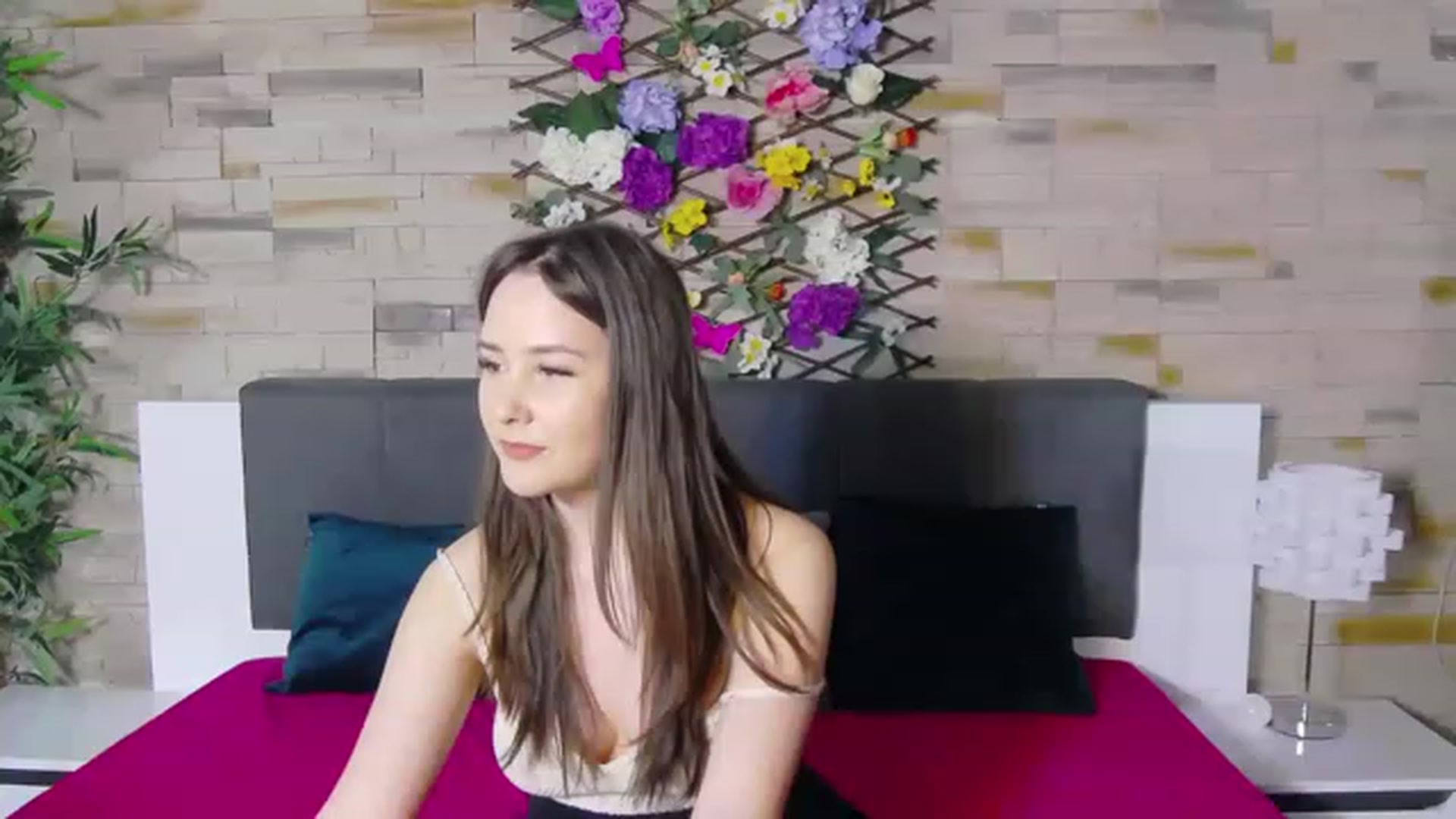 Gallery image thumbnail from Radiance's myfreecams stream on, 03/12/2023, 16:16 image 11 of 20