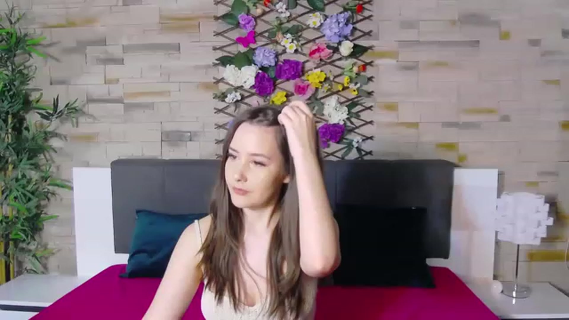 Gallery image thumbnail from Radiance's myfreecams stream on, 03/12/2023, 16:16 image 3 of 20