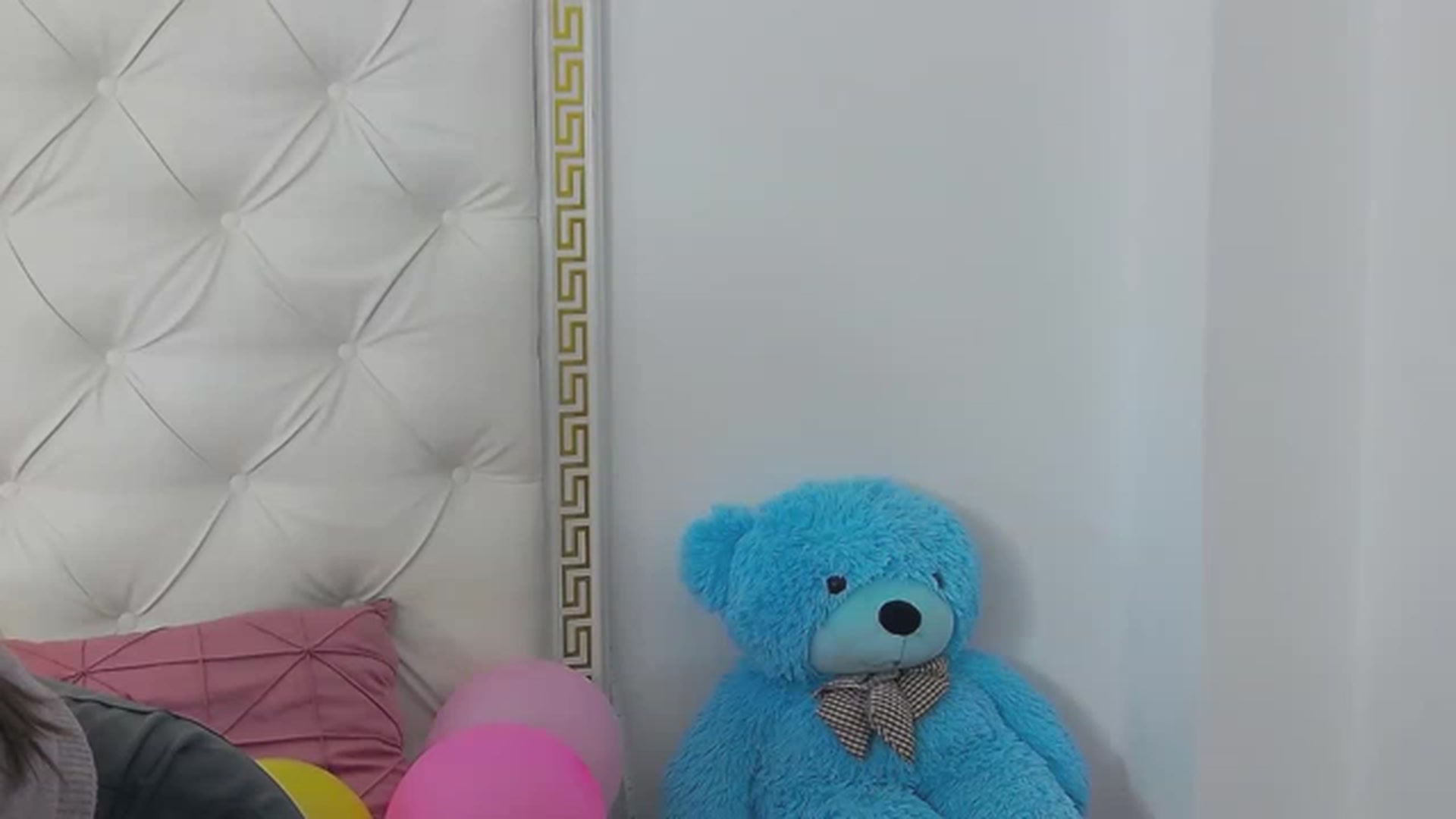 Gallery image thumbnail from Radiance's myfreecams stream on, 03/16/2023, 15:49 image 4 of 20