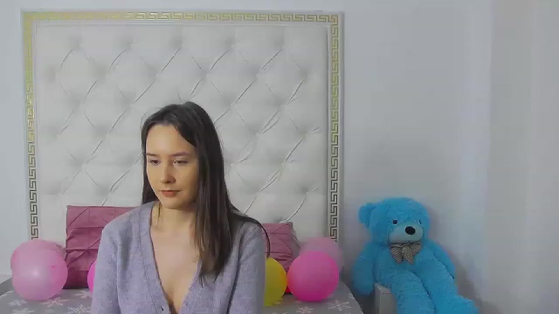 Gallery image thumbnail from Radiance's myfreecams stream on, 03/16/2023, 15:49 image 17 of 20