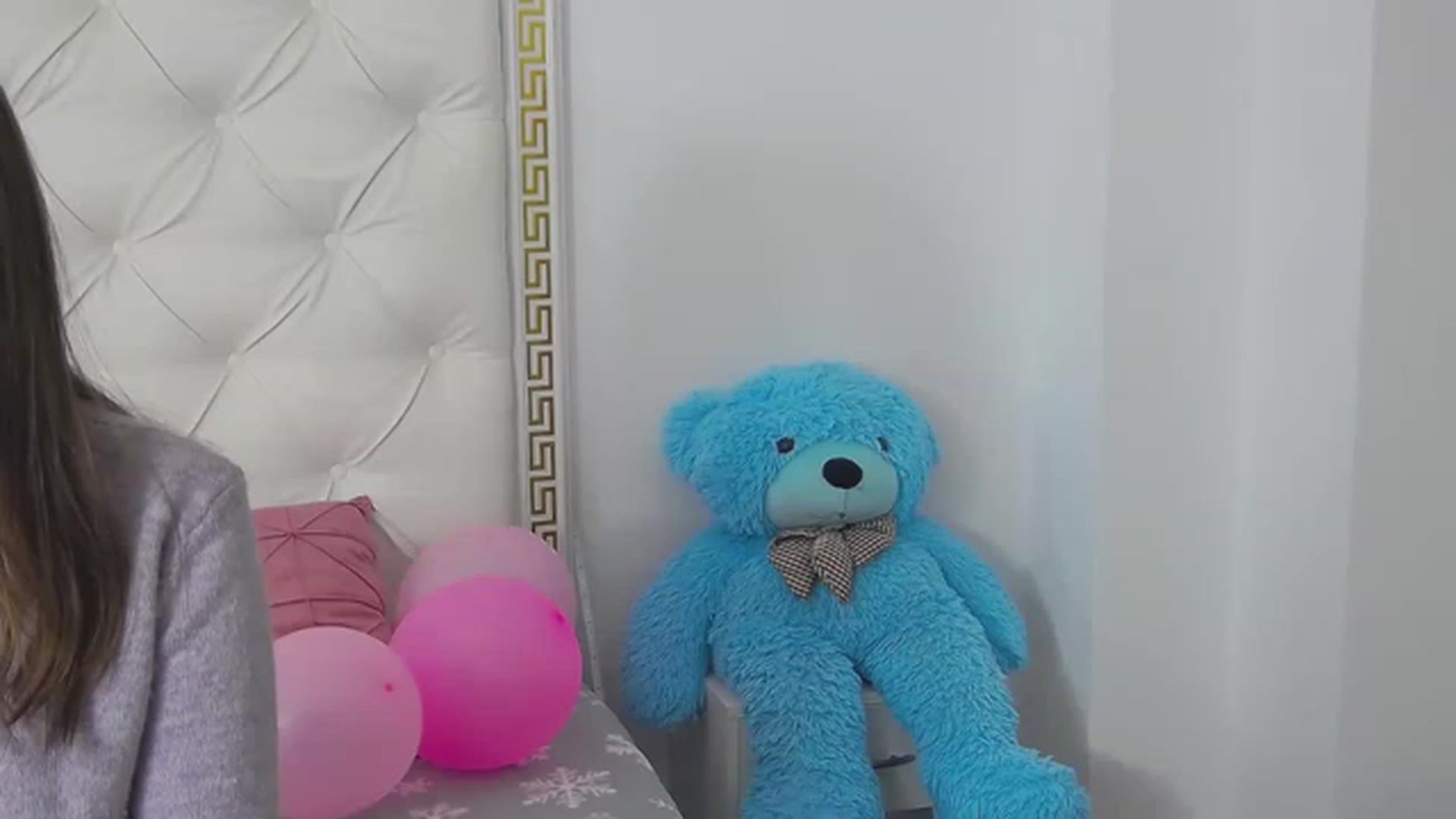 Gallery image thumbnail from Radiance's myfreecams stream on, 03/16/2023, 19:39 image 12 of 20