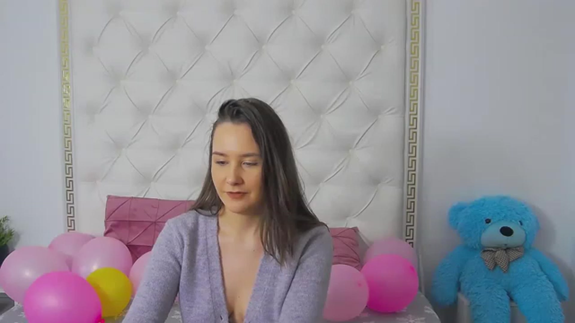 Gallery image thumbnail from Radiance's myfreecams stream on, 03/16/2023, 19:39 image 14 of 20