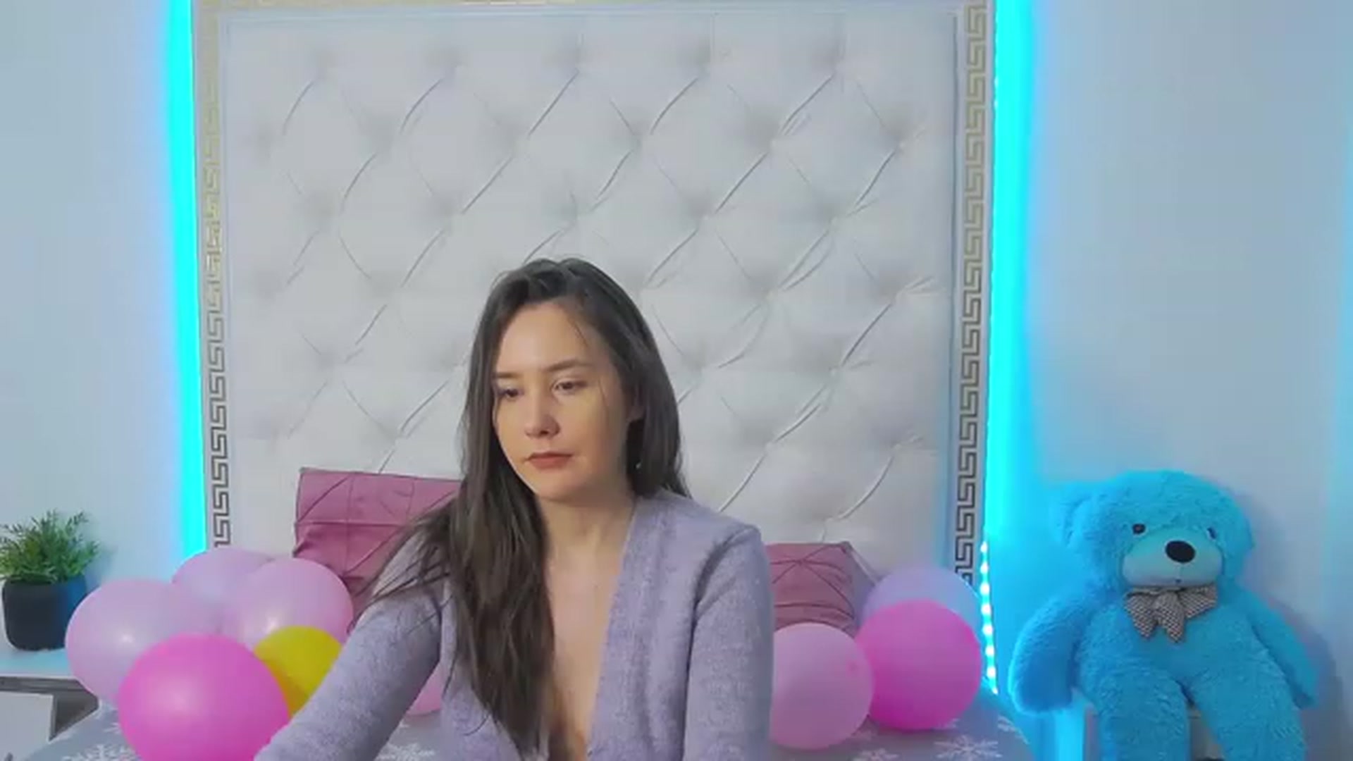 Gallery image thumbnail from Radiance's myfreecams stream on, 03/16/2023, 20:03 image 6 of 20